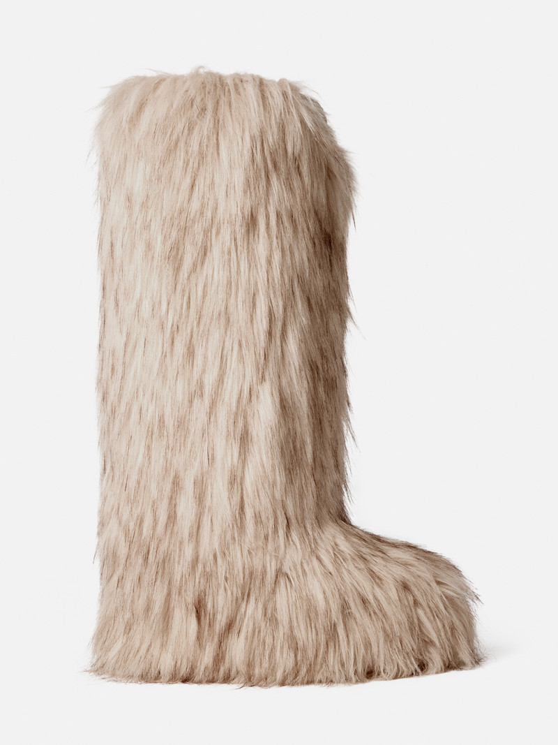 The Jacquemus Yeti Moon Boot 1
