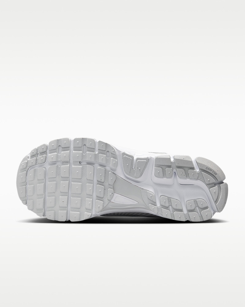 Nike Nike Zoom Vomero 5 Gold Women's Shoes outlook