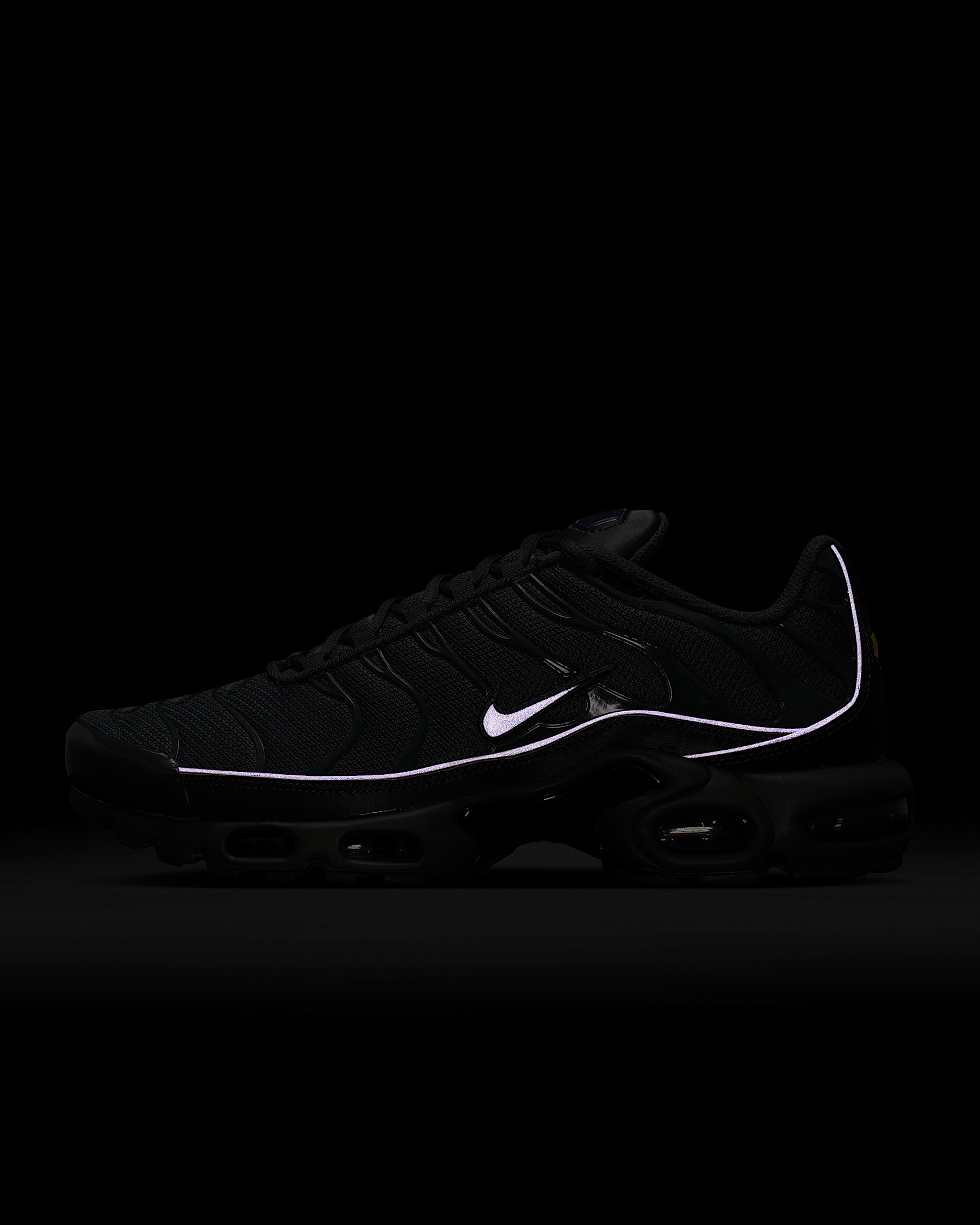 Nike Air Max Plus OG Men's Shoes with Reflective Accents - 9