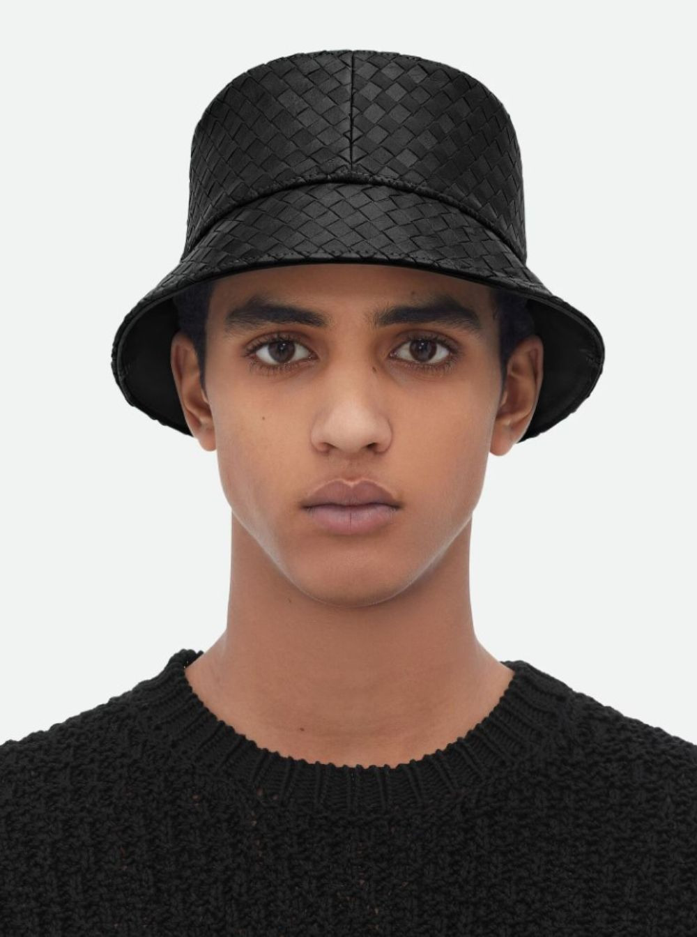 Bottega Veneta Men Black Bucket Hat With Metal Eyelets And Intreccio Motif In Leather Man - 4