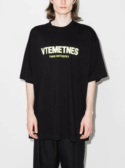 VETEMENTS logo-print cotton T-shirt outlook