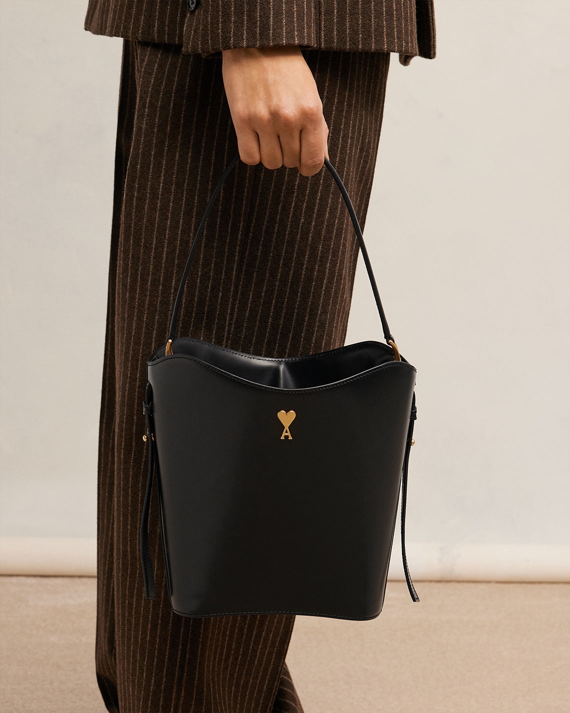 AMI Paris★タン Paris Paris バッグ AMI Paris PARIS PARIS BUCKET BAG | REVERSIBLE