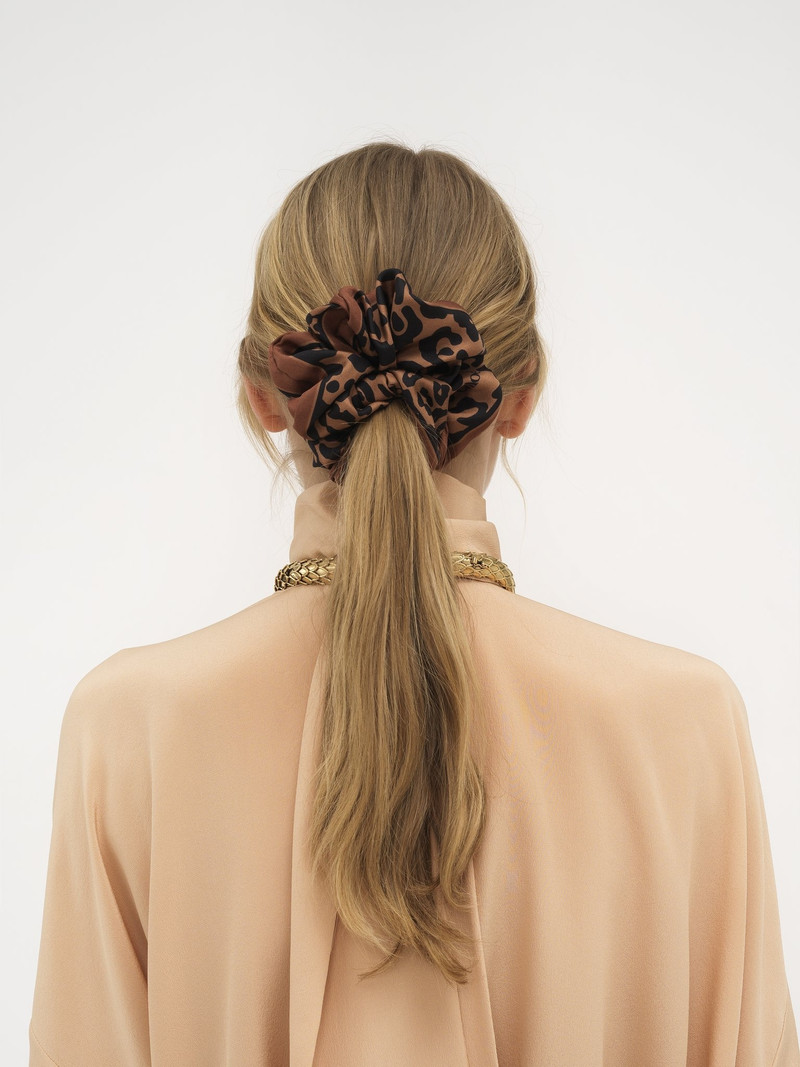 ANIMAL-PRINT SCRUNCHIES IN SILK 5