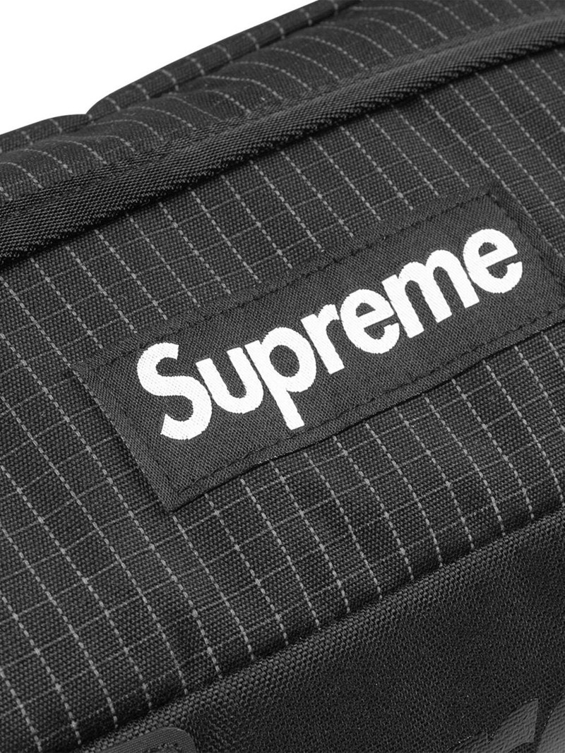 logo-appliquÃ© wash bag 3