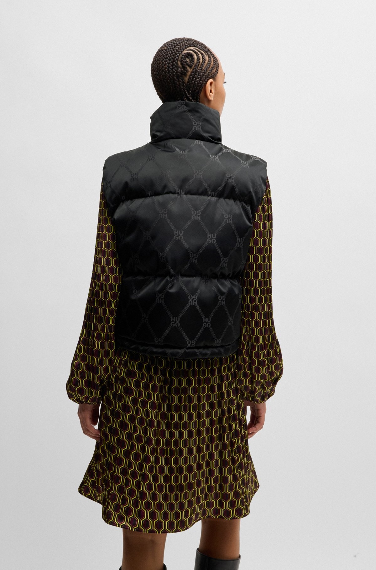 WATER-REPELLENT GILET WITH SIGNATURE CHAIN JACQUARD - 4
