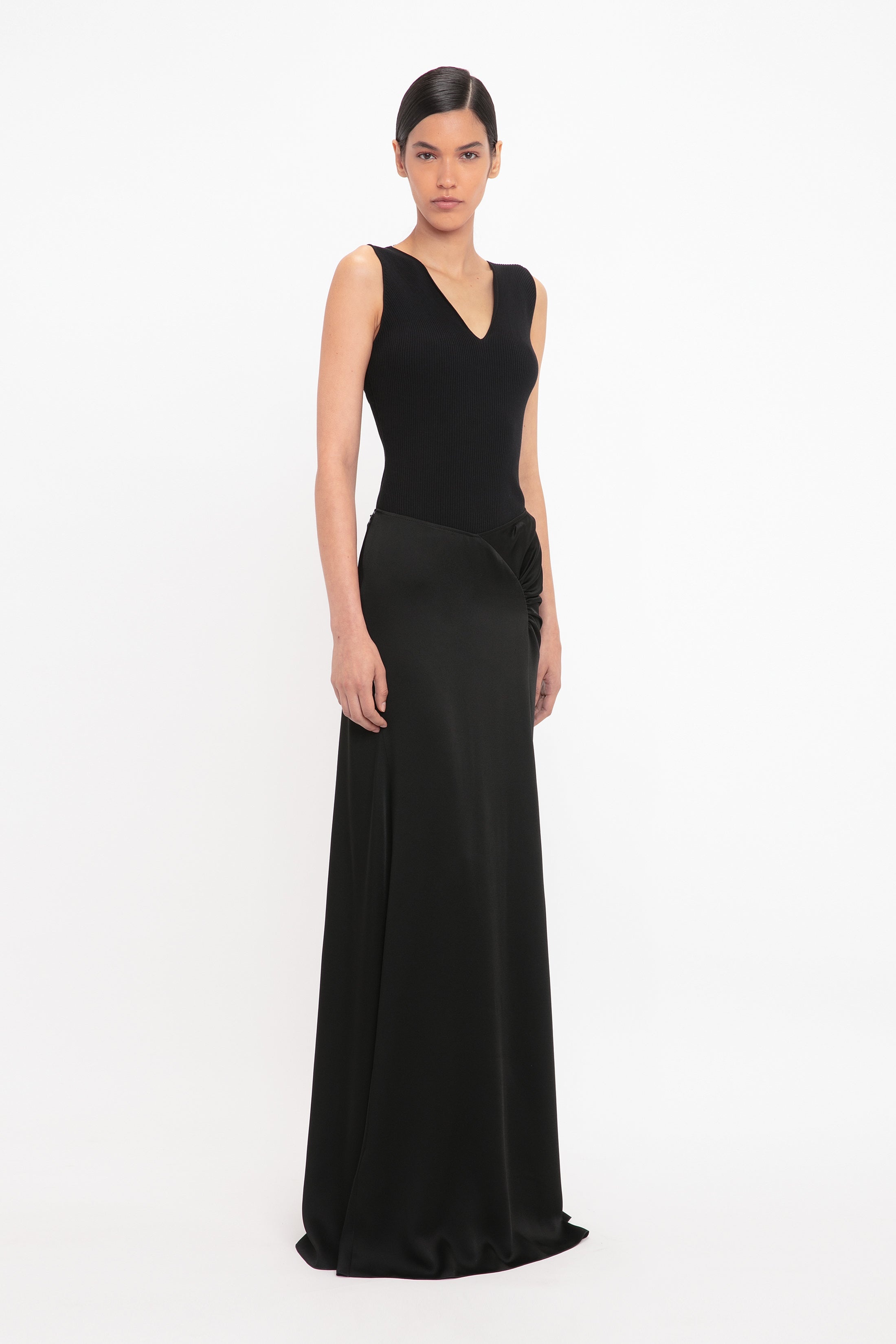 Rib Detail V-Neck Tank In Black - 3