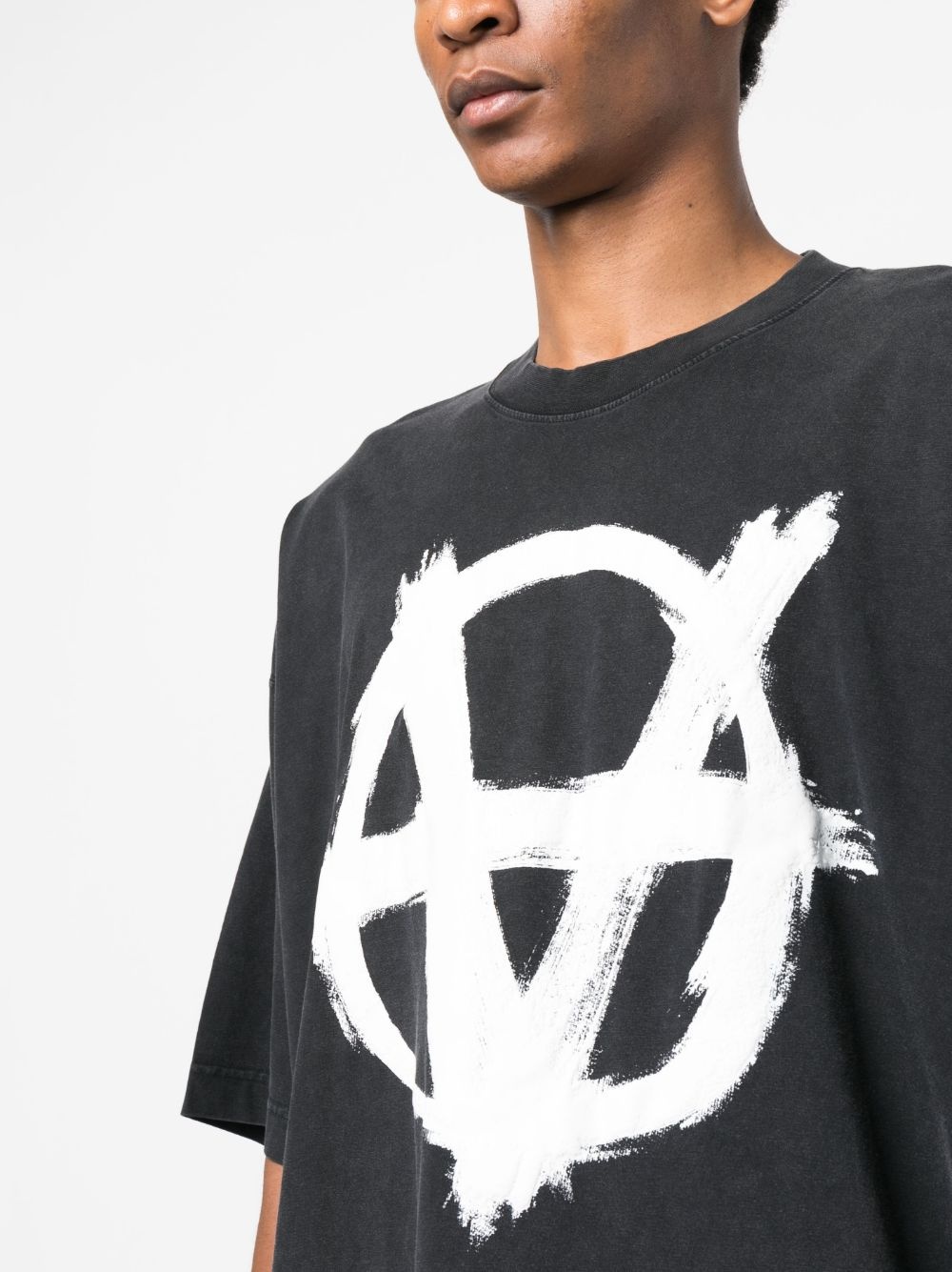 reverse anarchy-print T-shirt - 5