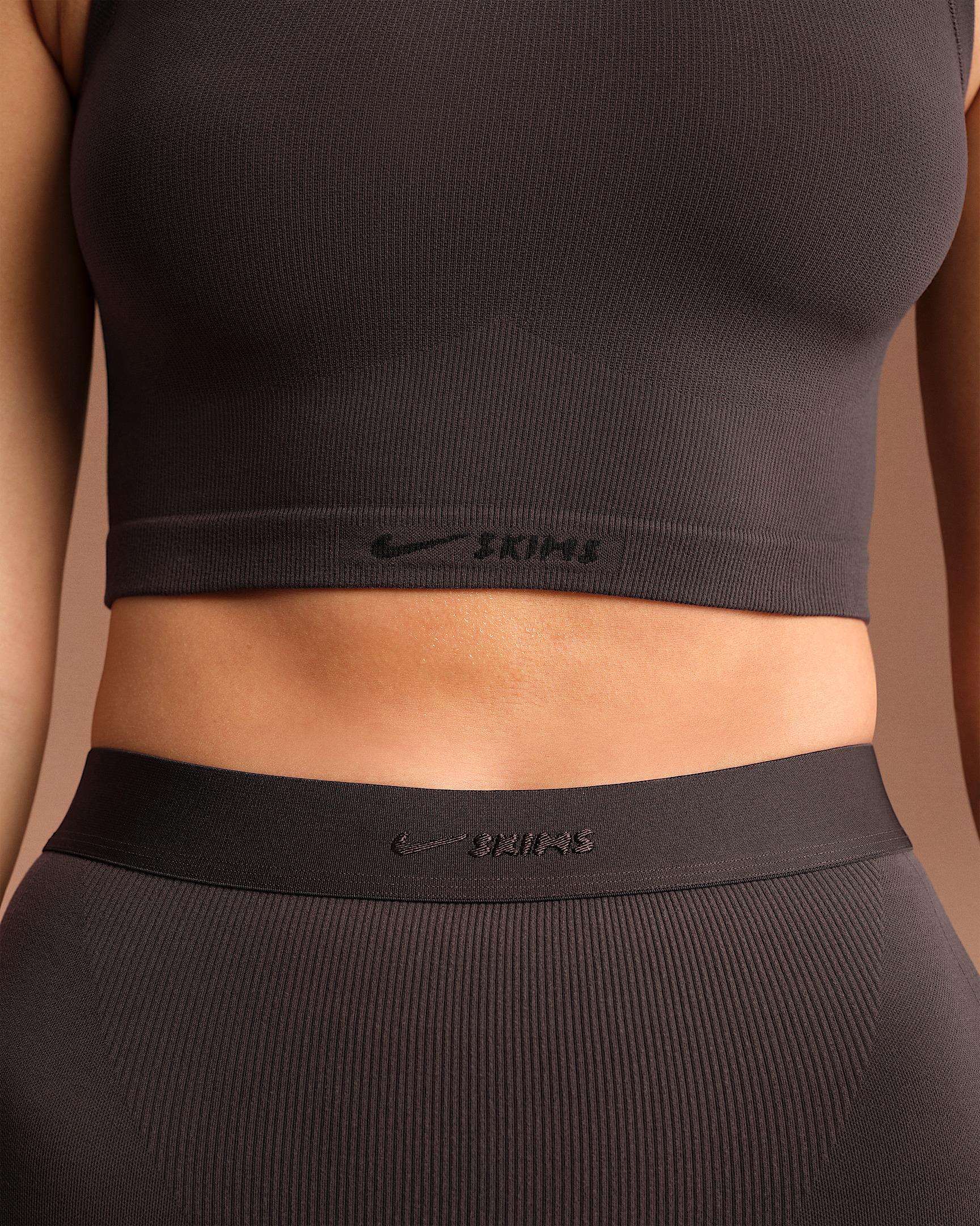 NikeSKIMS Vintage Seamless Women's Mock-Neck Long-Line Bra - 6