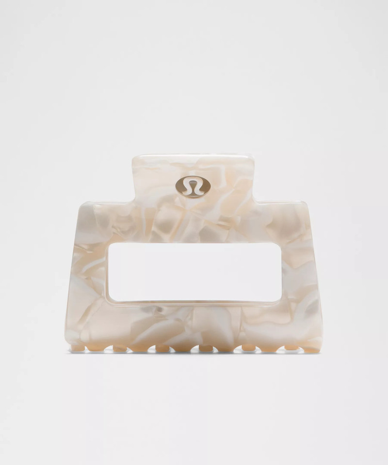 Medium Claw Hair Clip 1
