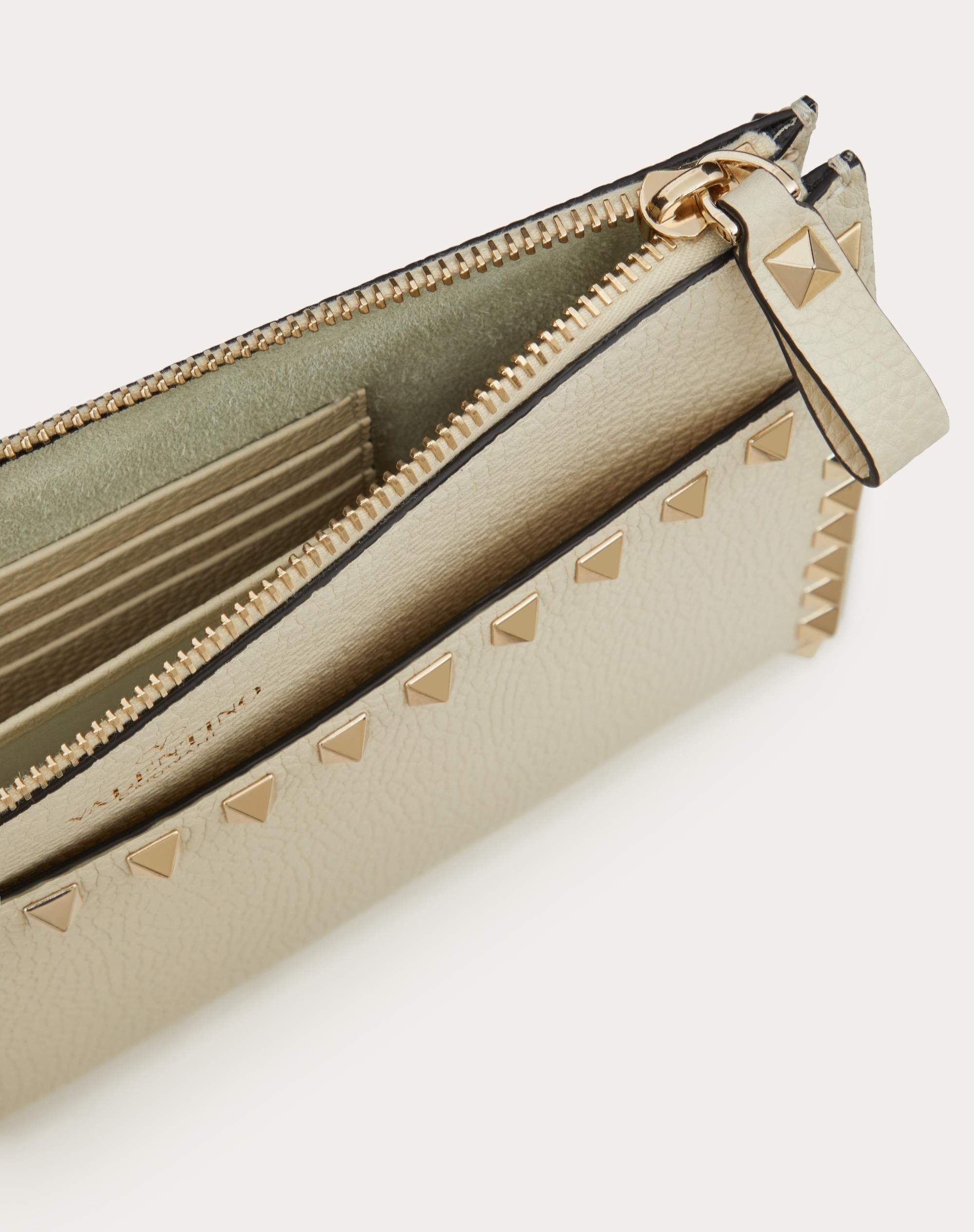 ROCKSTUD GRAINY CALFSKIN POUCH - 6
