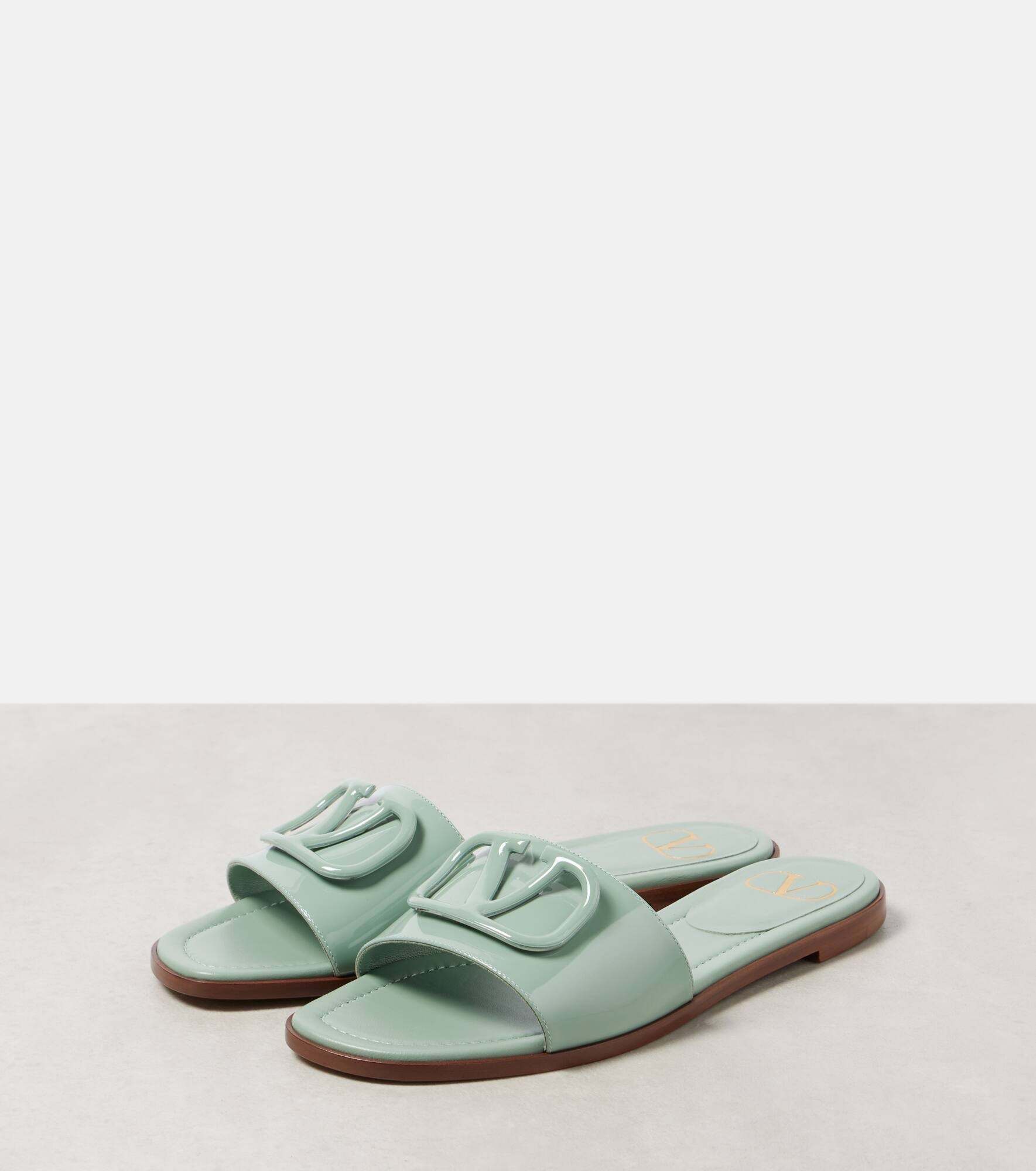 VLogo Signature patent leather slides - 4
