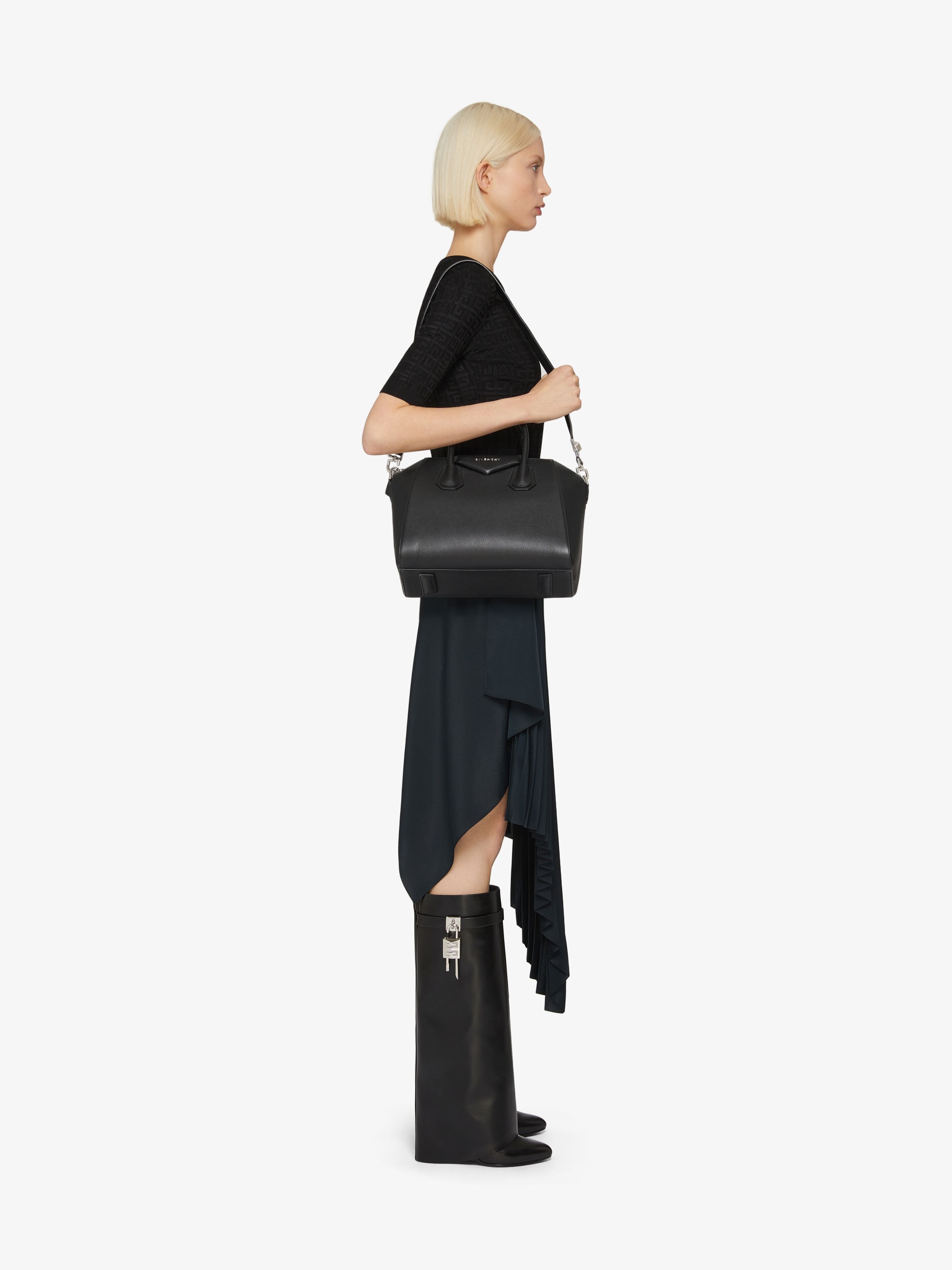 Small antigona bag in grained leather store