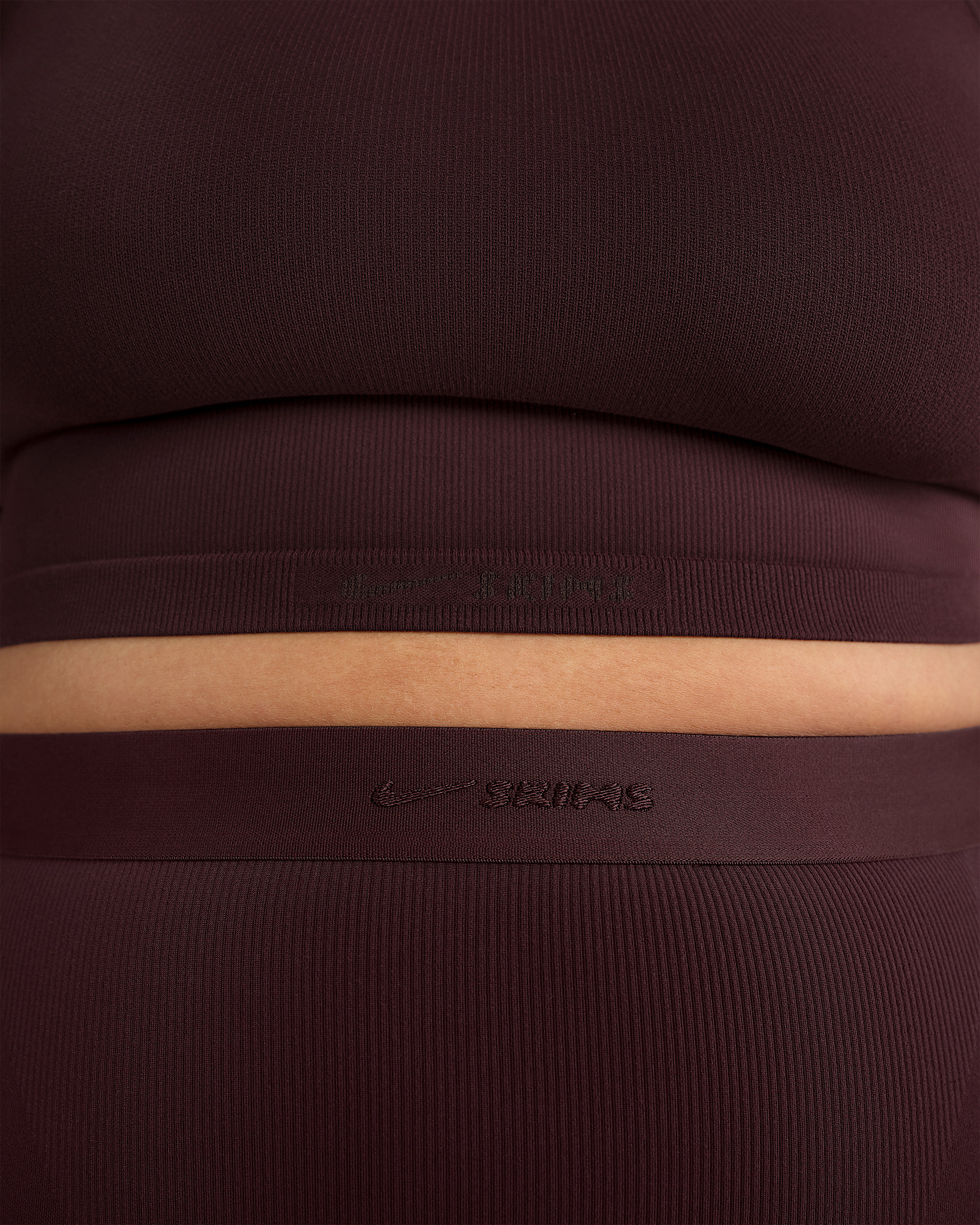 NikeSKIMS Vintage Seamless Women's Mock-Neck Long-Line Bra - 10