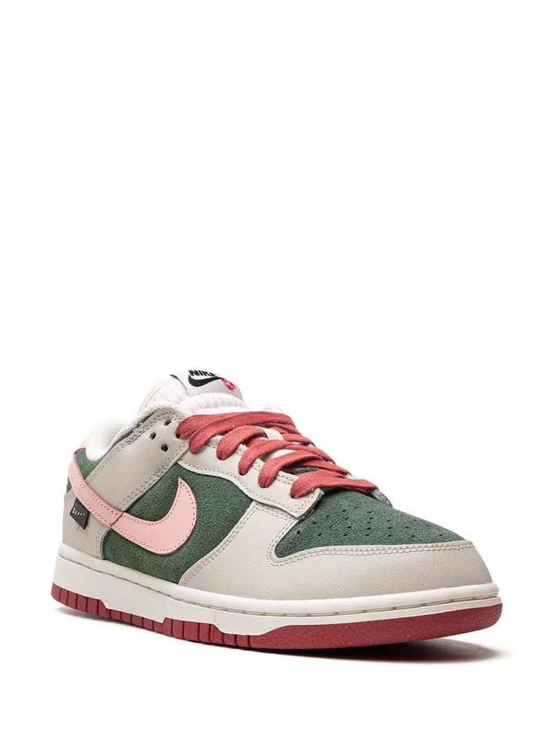 Nike Dunk Low SE "All Petals United" sneakers outlook