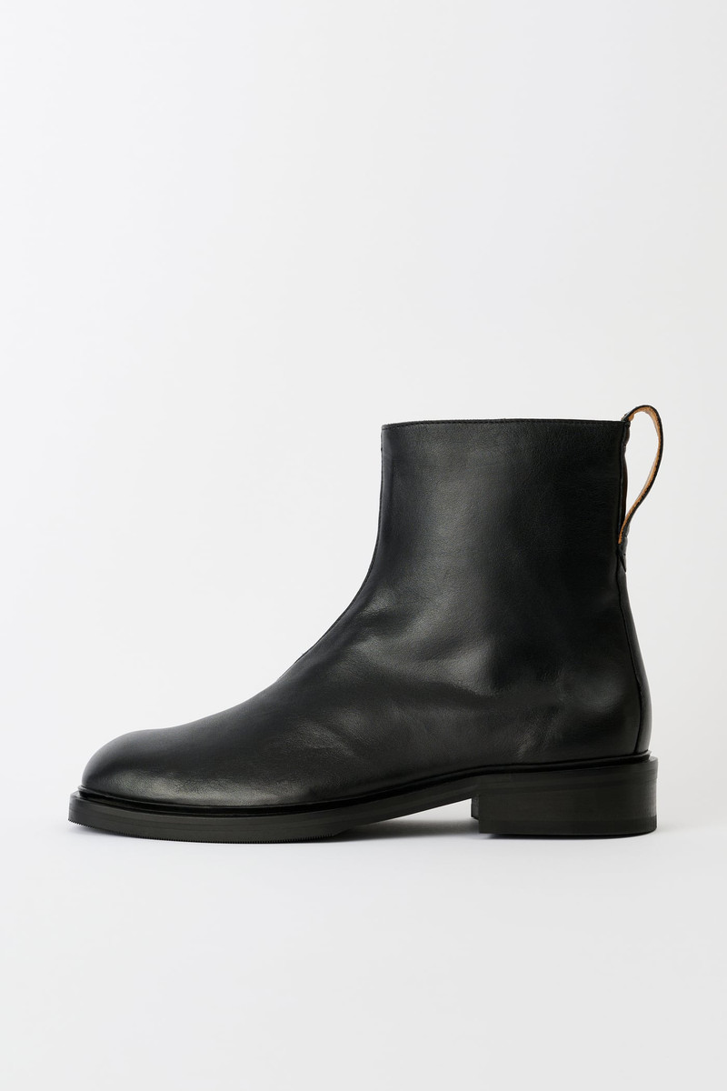 Daimono Boot Malleable Black Bull Hide 1