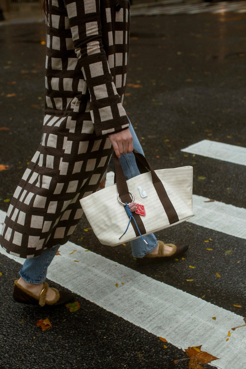 Larroudé Americana Tote Bag In Ivory Awning Stripe outlook