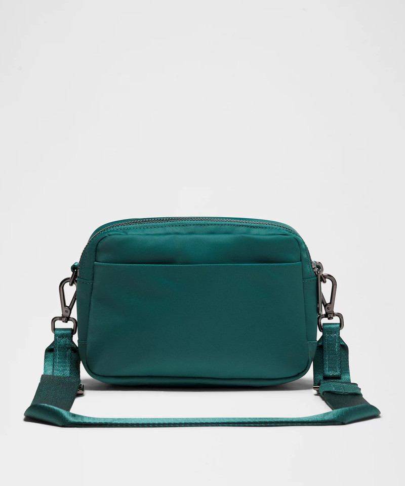 Everywhere Crossbody Bag 2L *Metal Hardware 3