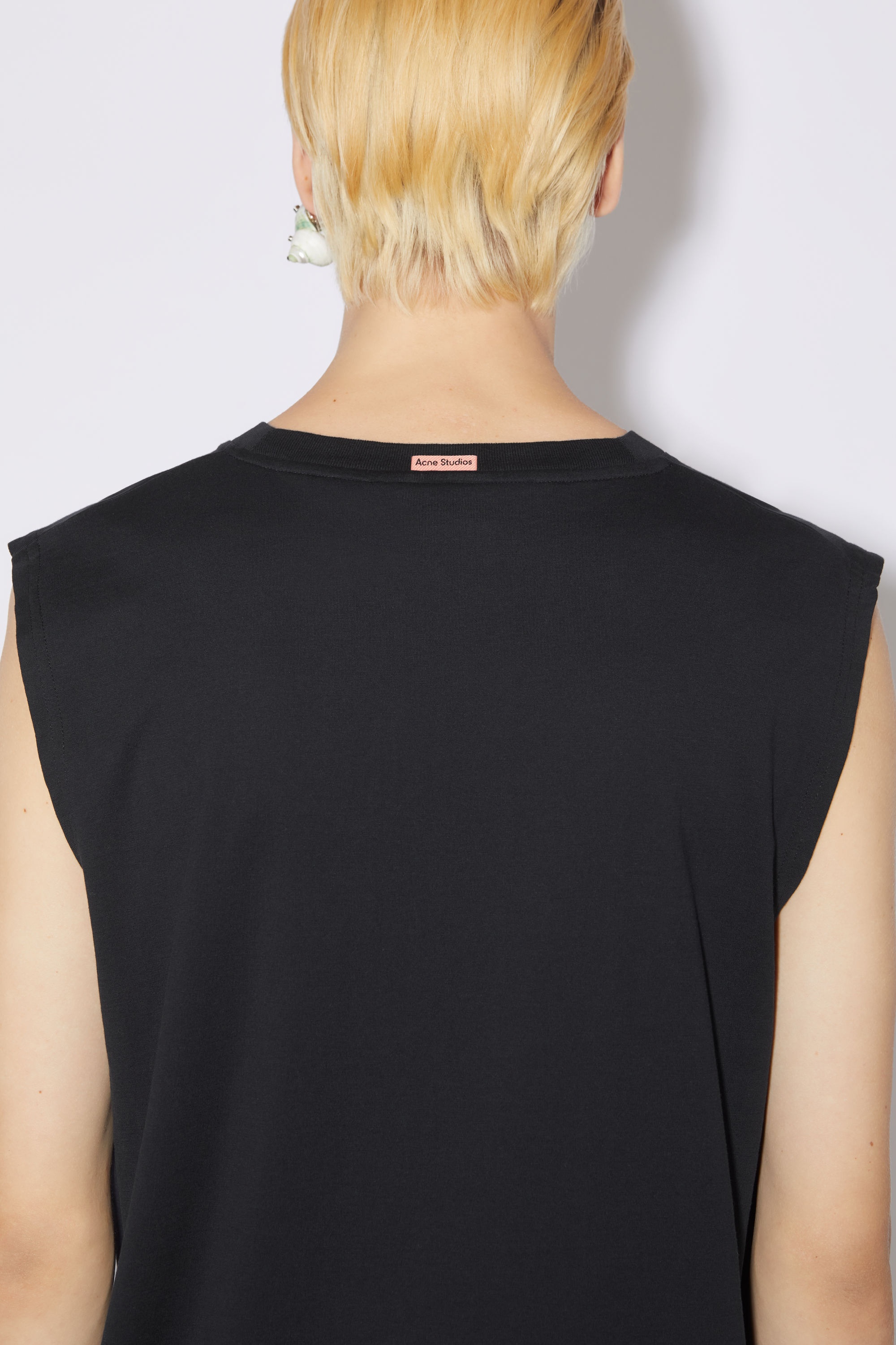 Sleeveless t-shirt - Black - 4