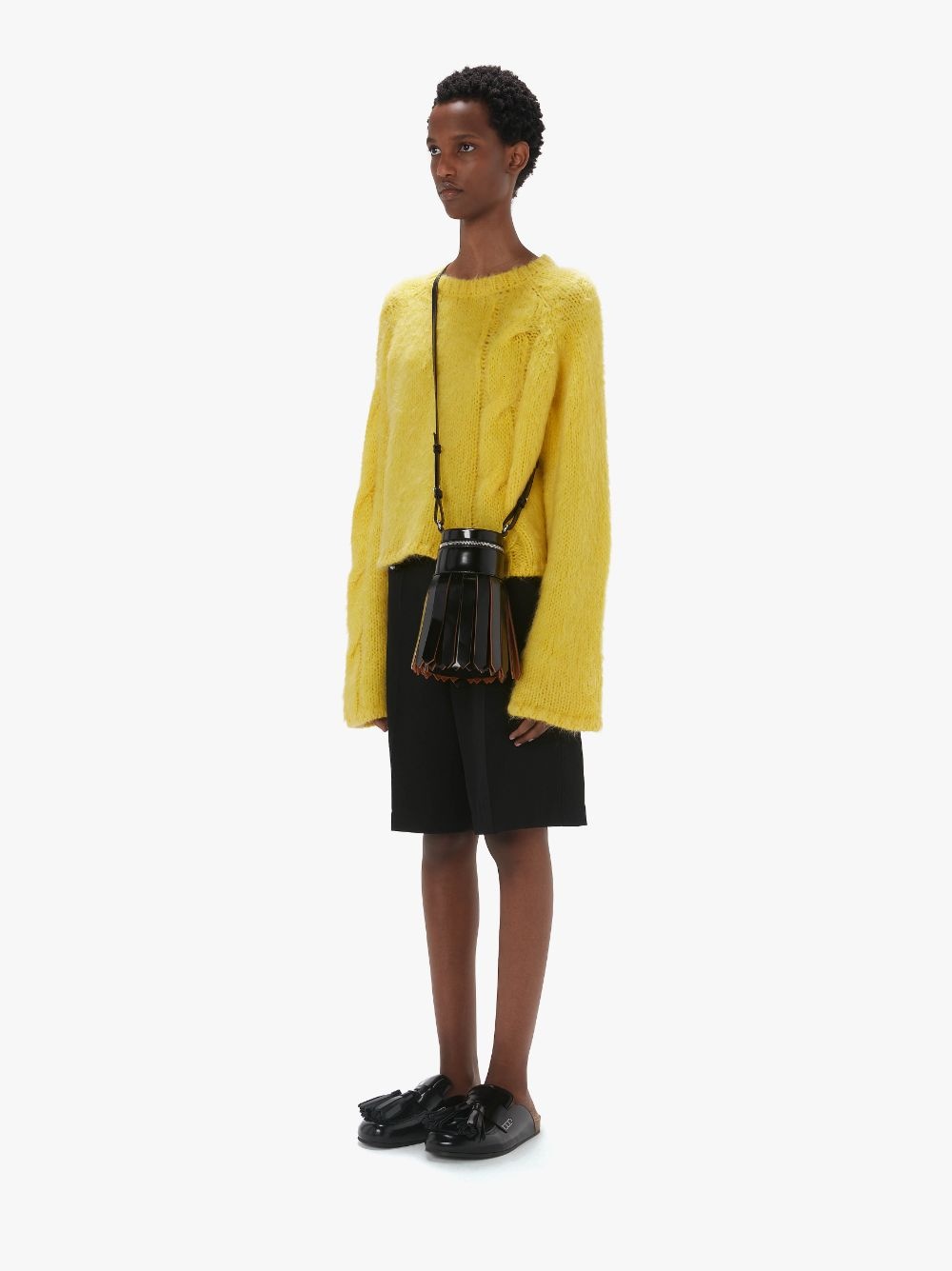 TAILORED SHORTS WITH TASSEL - 4