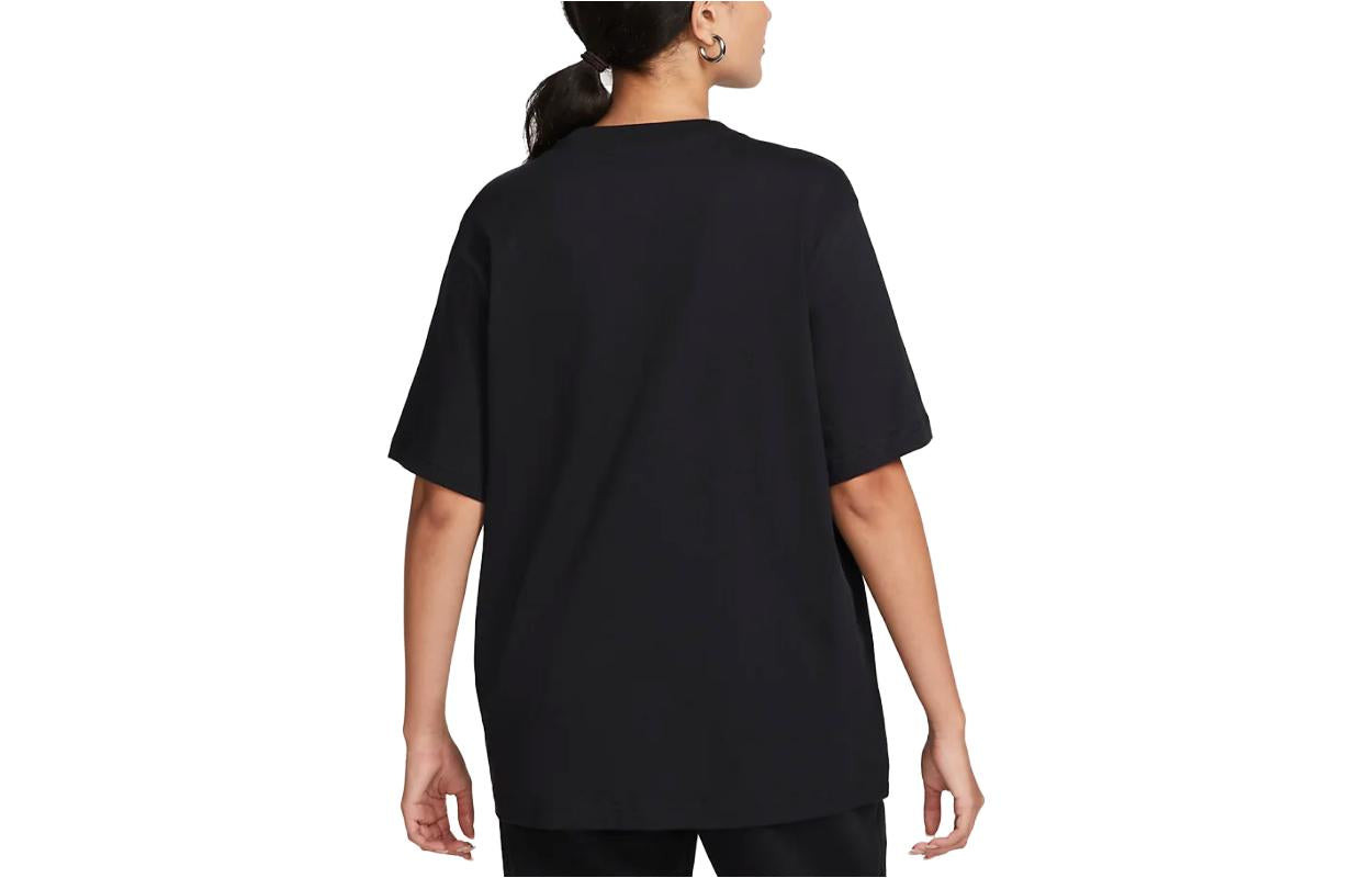 (WMNS) Nike Sportswear Small Swoosh T-shirt Asia Sizing 'Black' FD4150-010 - 2