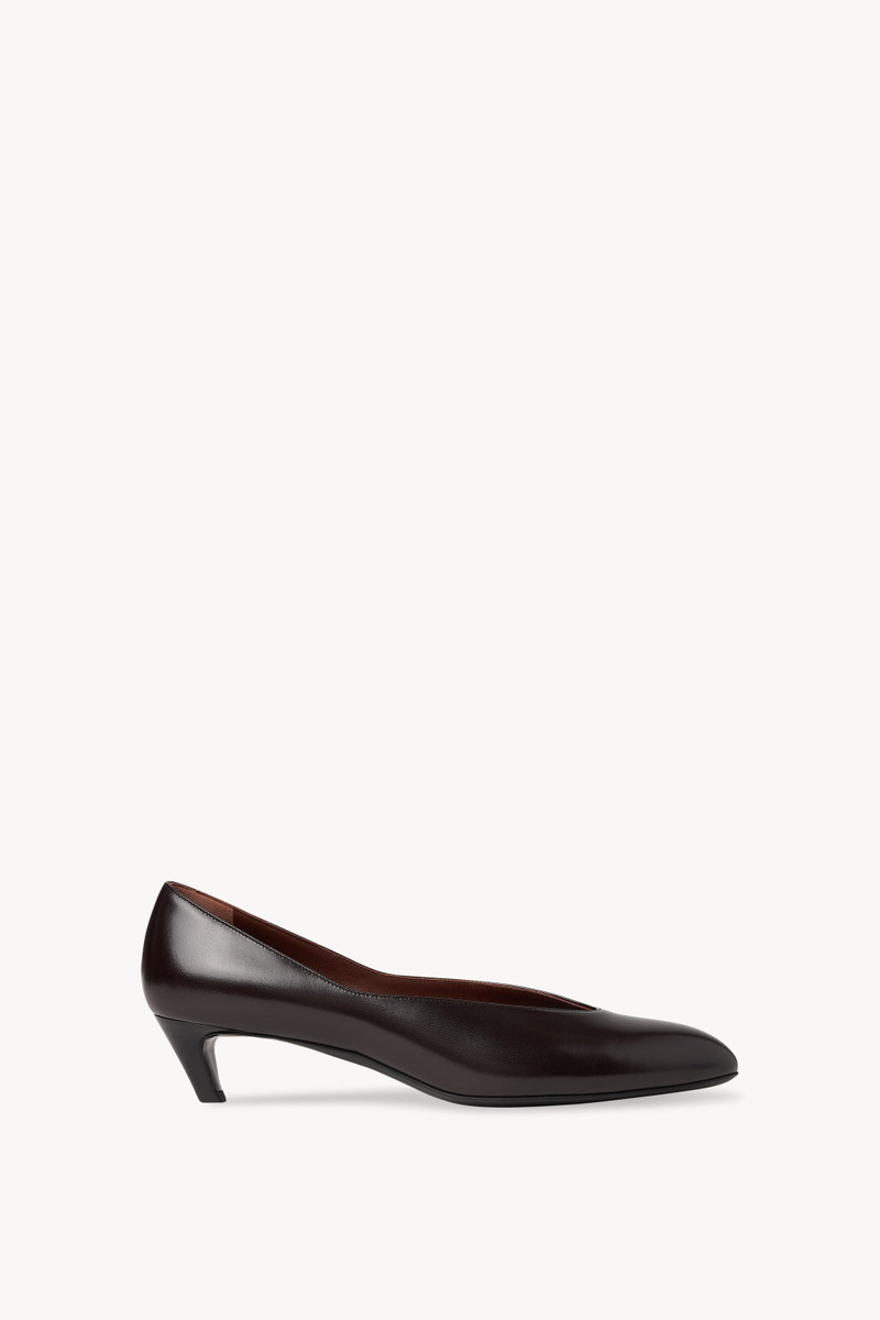 Almond Pump in Leather 1