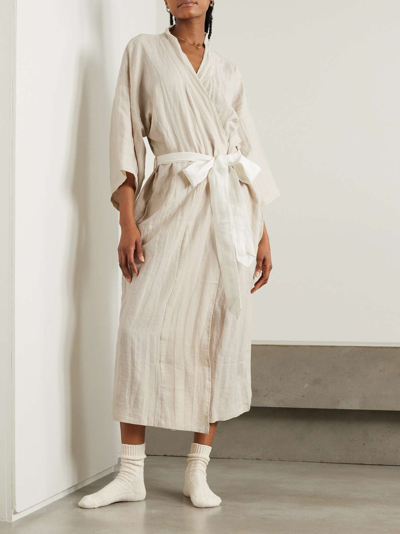 DEIJI STUDIOS The 02 linen robe Cream outlook