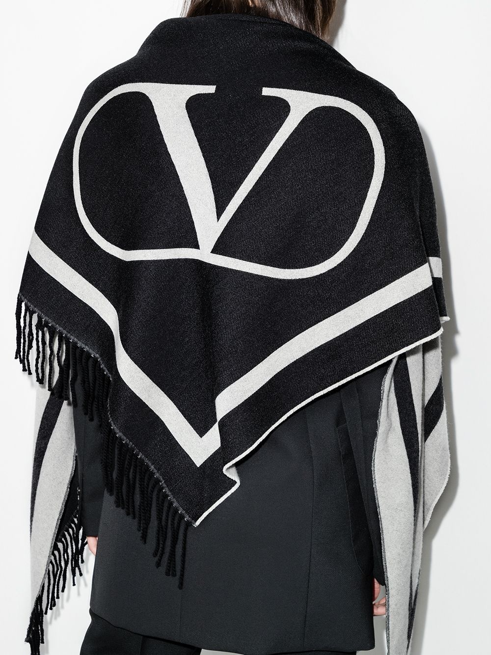 VLOGO fringed-edge shawl - 2