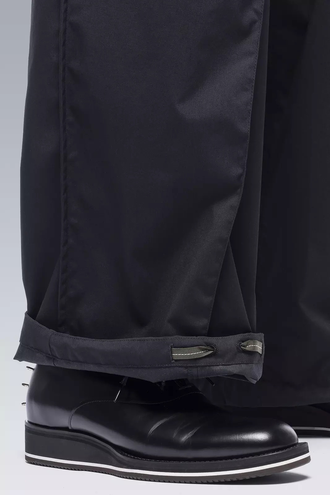 P45A-E Encapsulated Nylon Single Pleat Cargo Trouser - 32