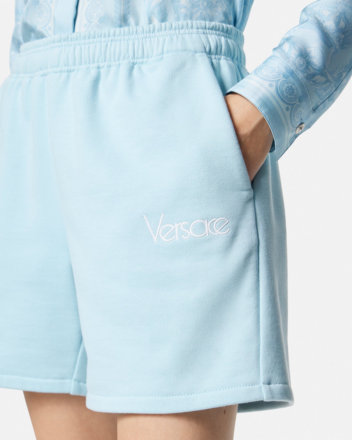 【送料&関税込】Versace Sweatshorts With 1978 Re-edition Log VERSACE 1978 Re-Edition Logo Sweat Shorts | REVERSIBLE
