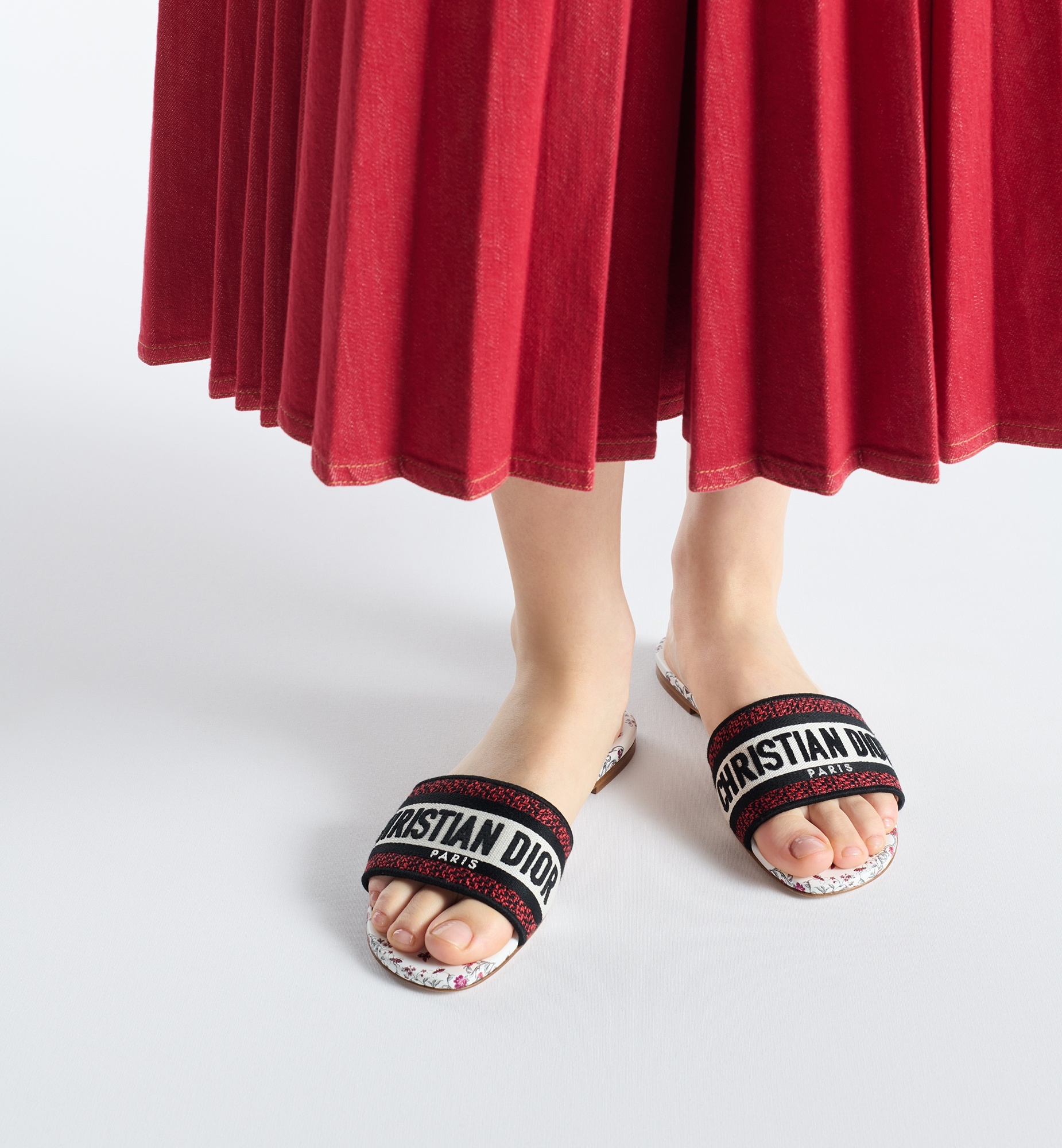 Dioramour Dway Slide - 2
