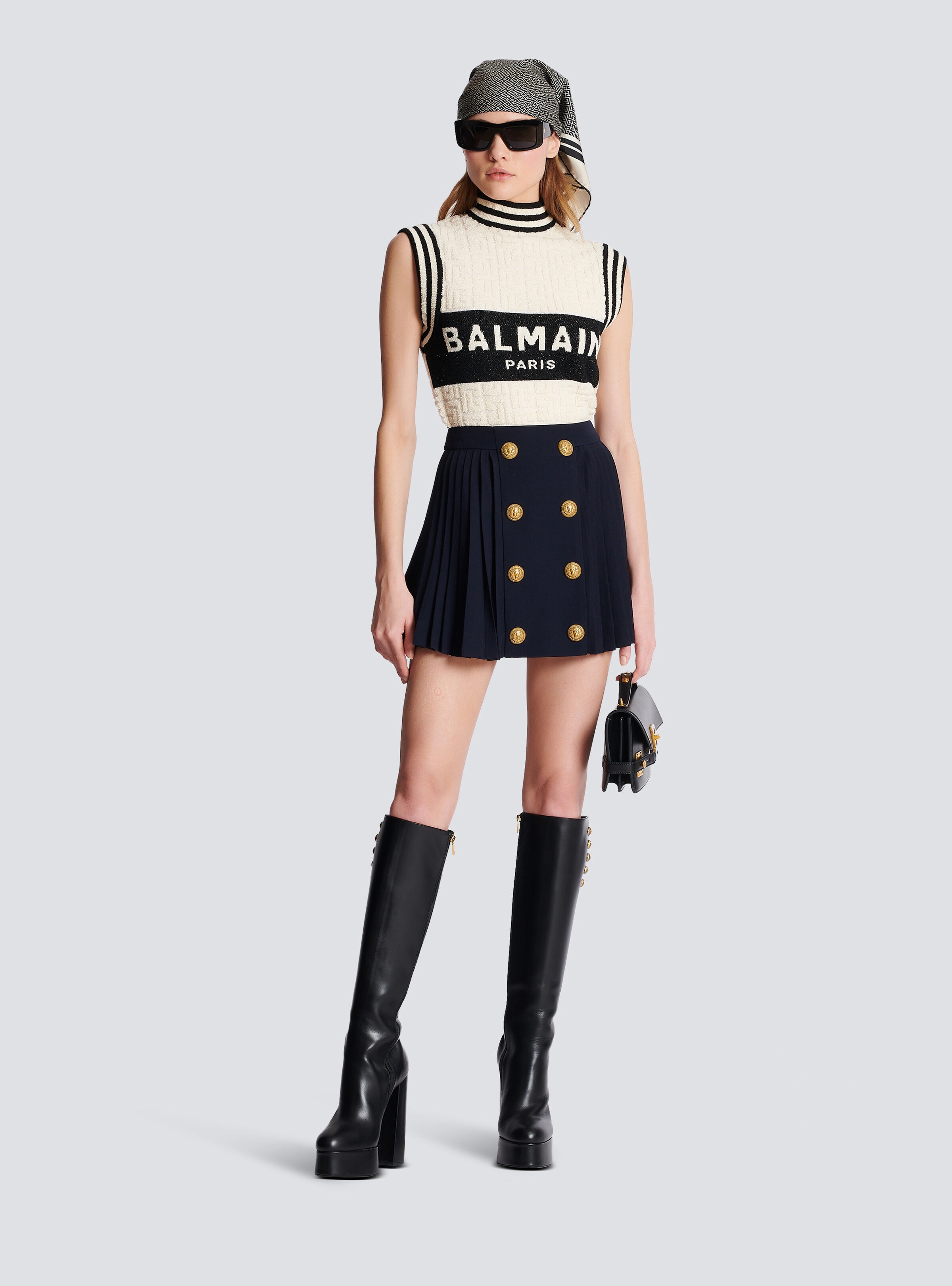 Pleated skirt with two rows of buttons - 2