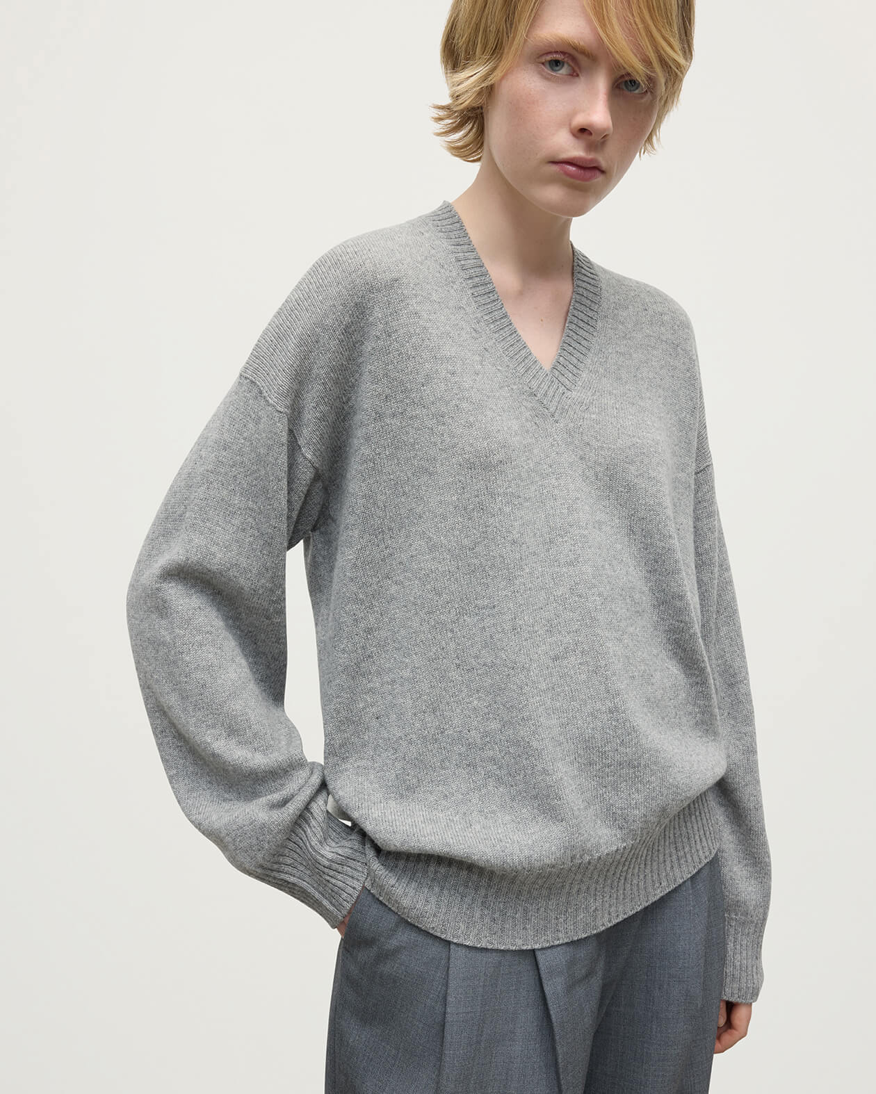 Relaxed Fit Gauzy Grey Cashmere Jumper - 5