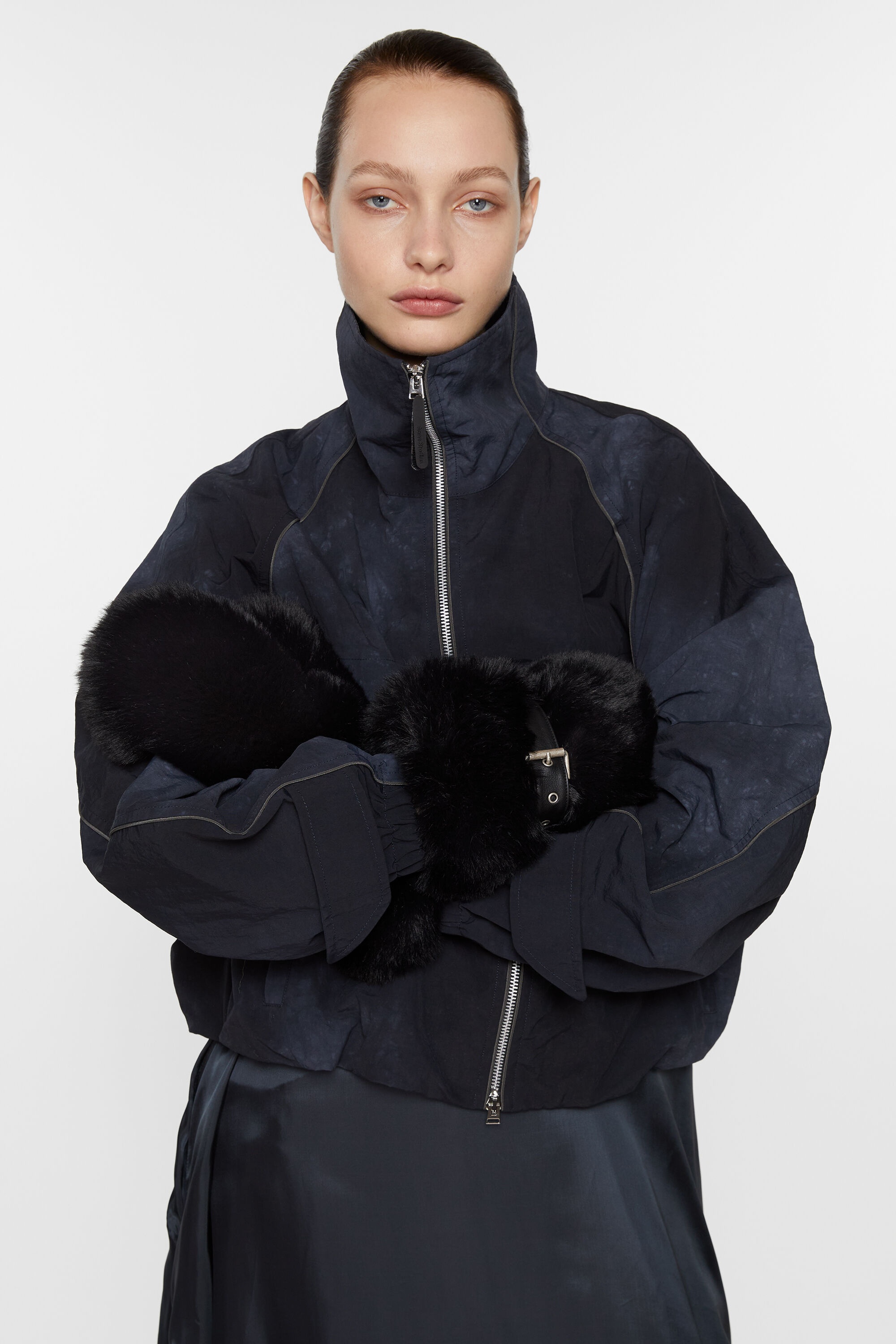 Fluffy buckle mittens - Black - 2