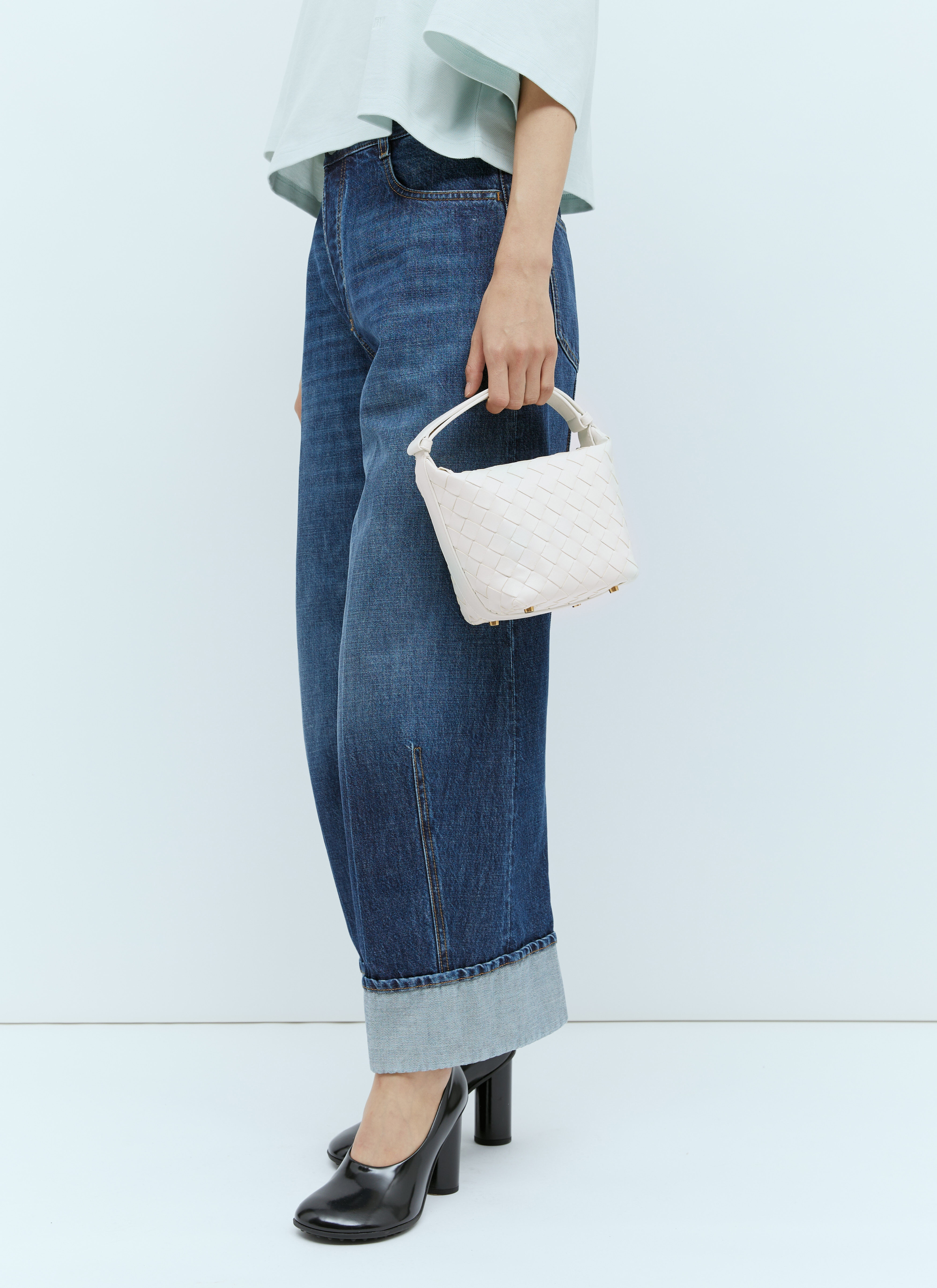 【関税込み】Bottega Veneta ネイビー＆ホワイト Wallace バッグ Bottega Veneta® Women's Wallace in Navy/white/space. Shop