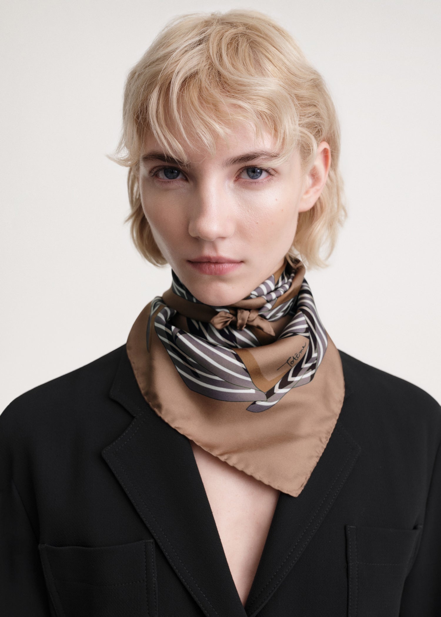 Knotted monogram silk scarf brown - 4