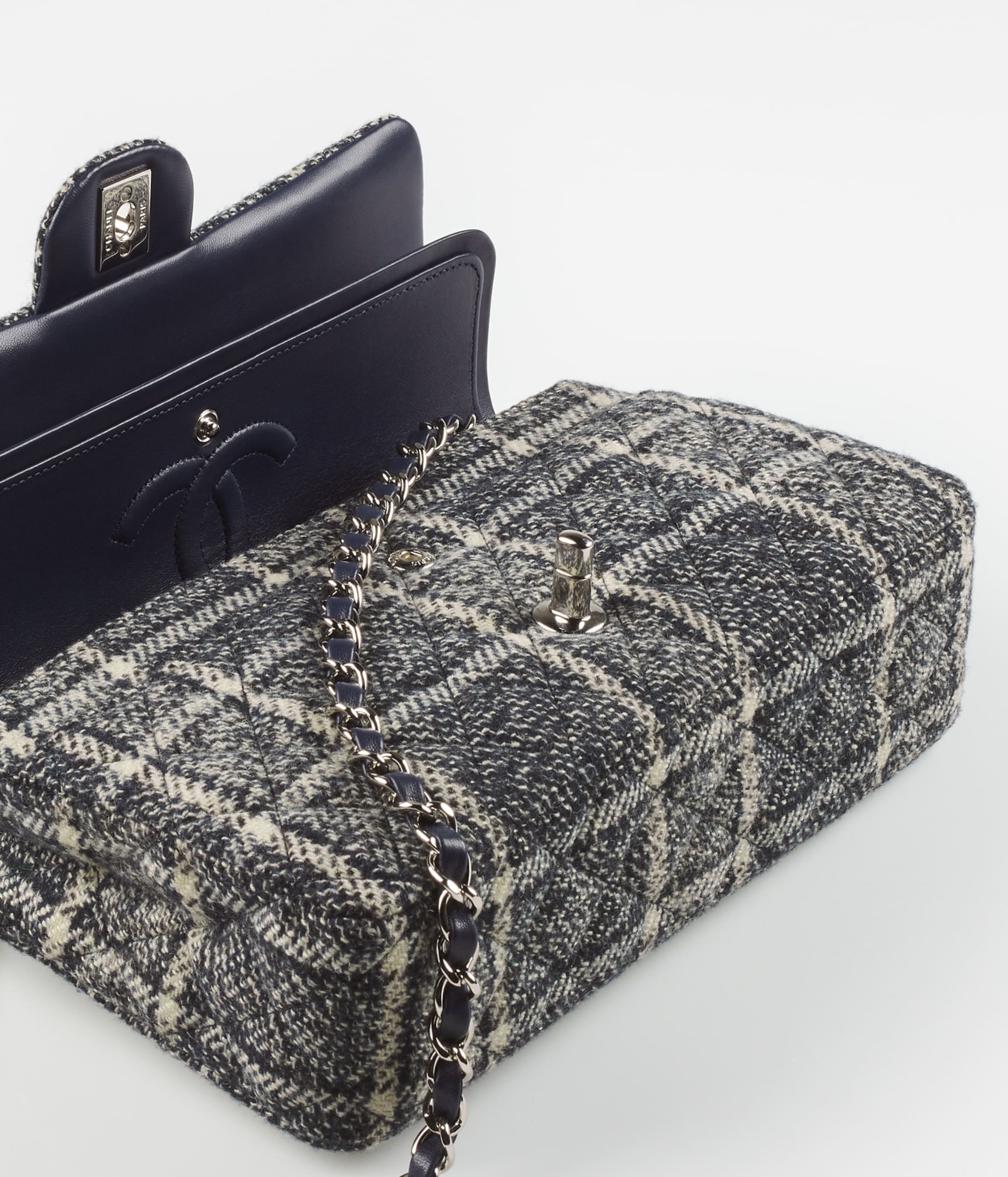 Classic Handbag - 3