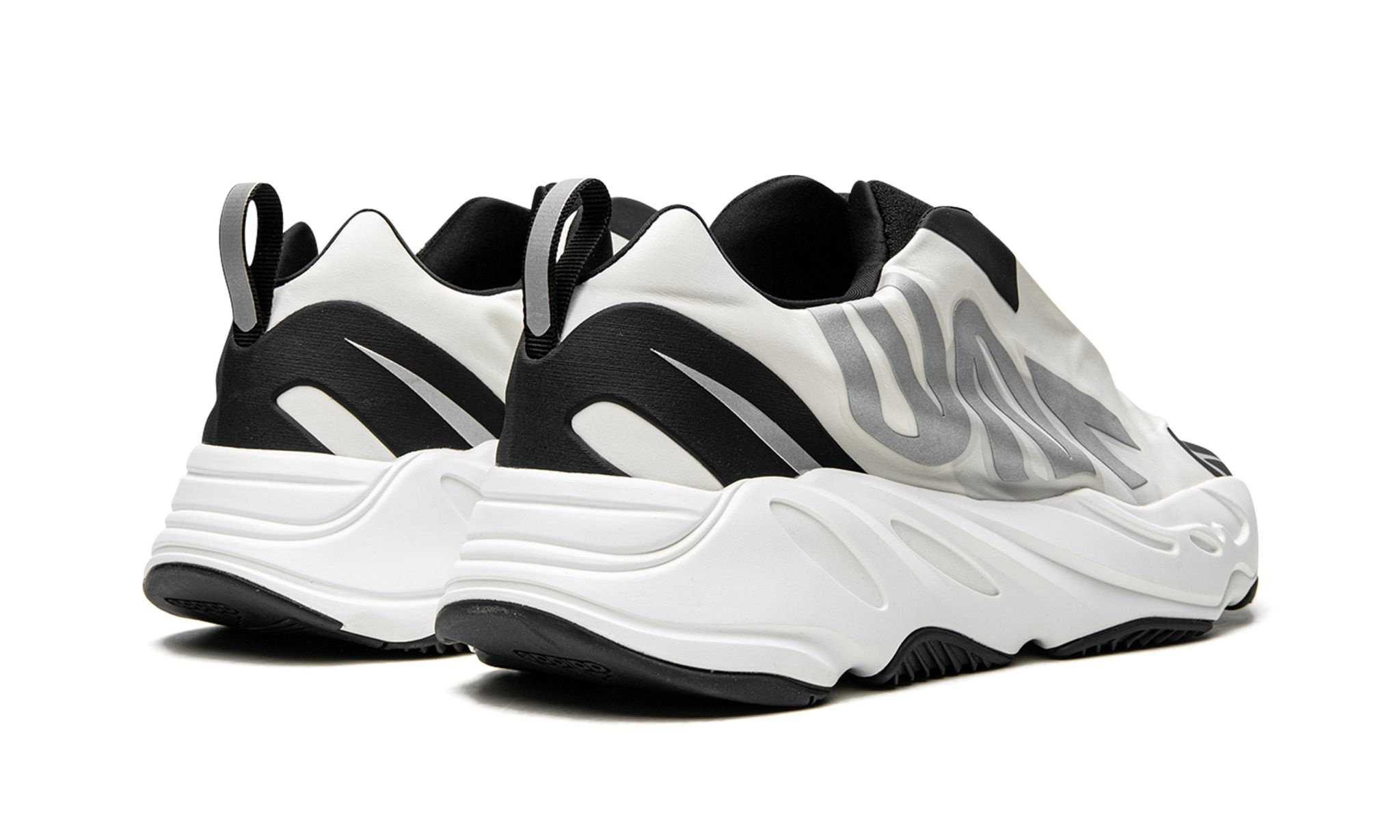 Yeezy 700 MNVN "Laceless Analog" - 3