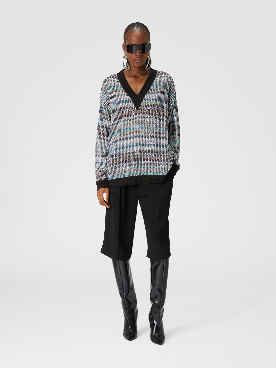 Oversized V-neck sweater with sequins - 2