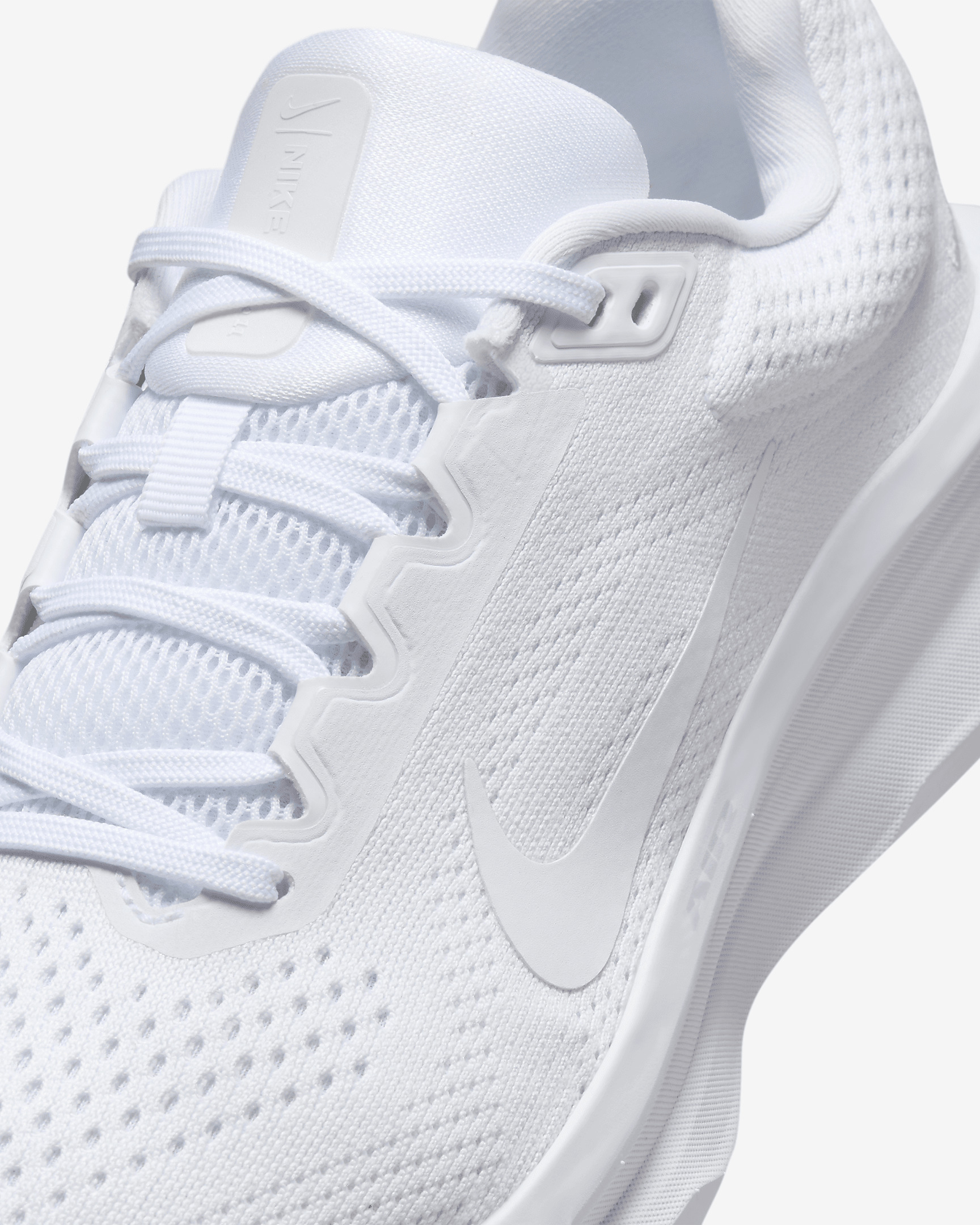 Nike Winflo 11 Women's Road Running Shoes - 8