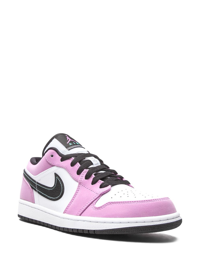 Jordan Air Jordan 1 Low SE "Violet Shock" sneakers outlook
