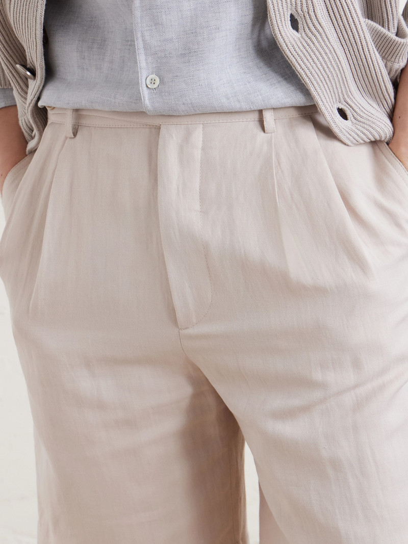 Wide-Leg Pleated Linen and Cotton-Blend Shorts 5