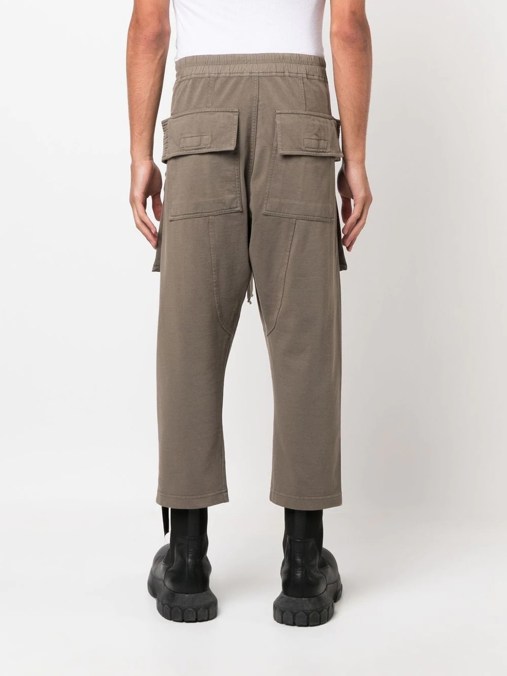 drop-crotch cropped cargo trousers - 4