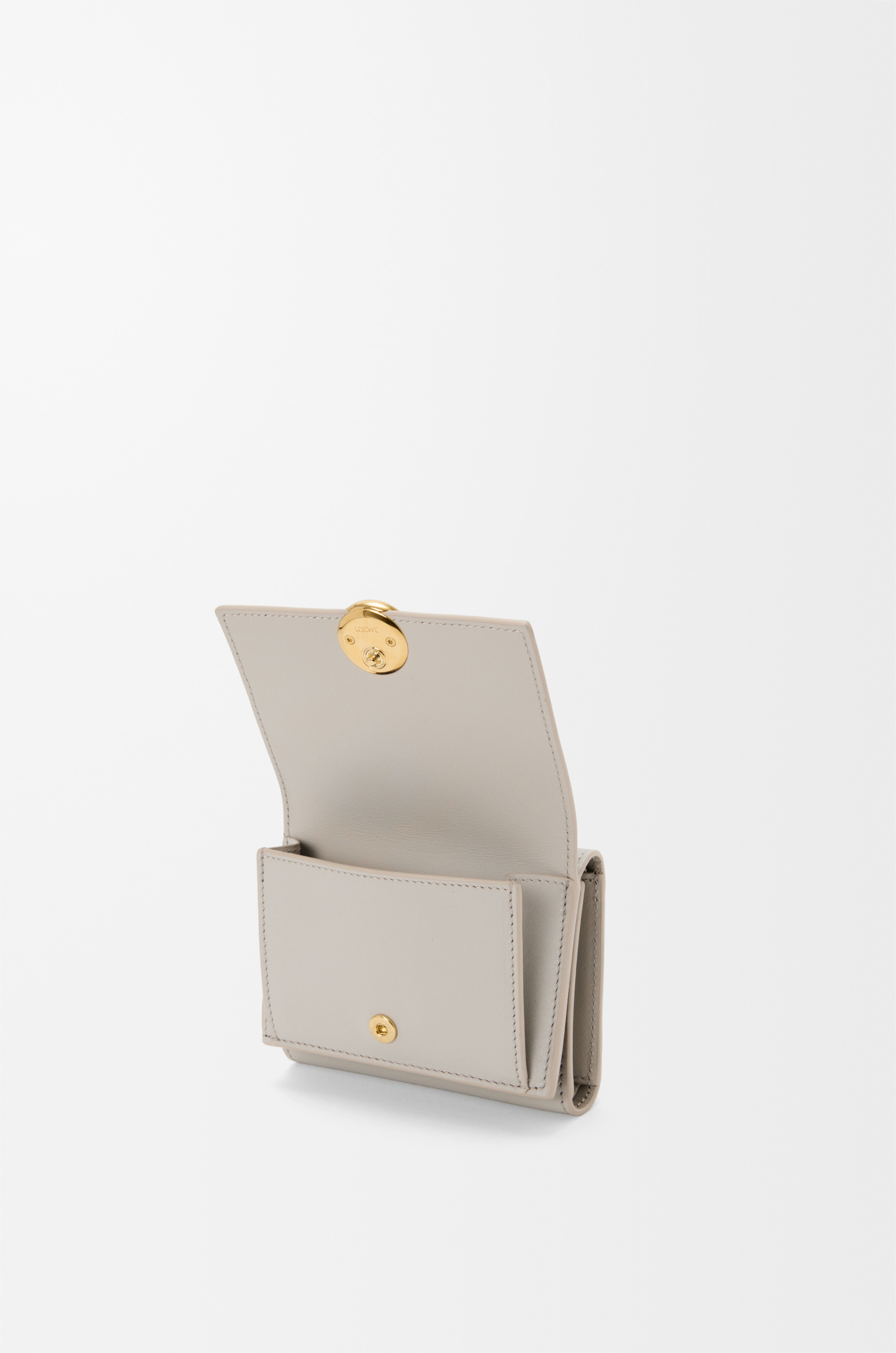 Pebble trifold wallet in shiny nappa calfskin - 3
