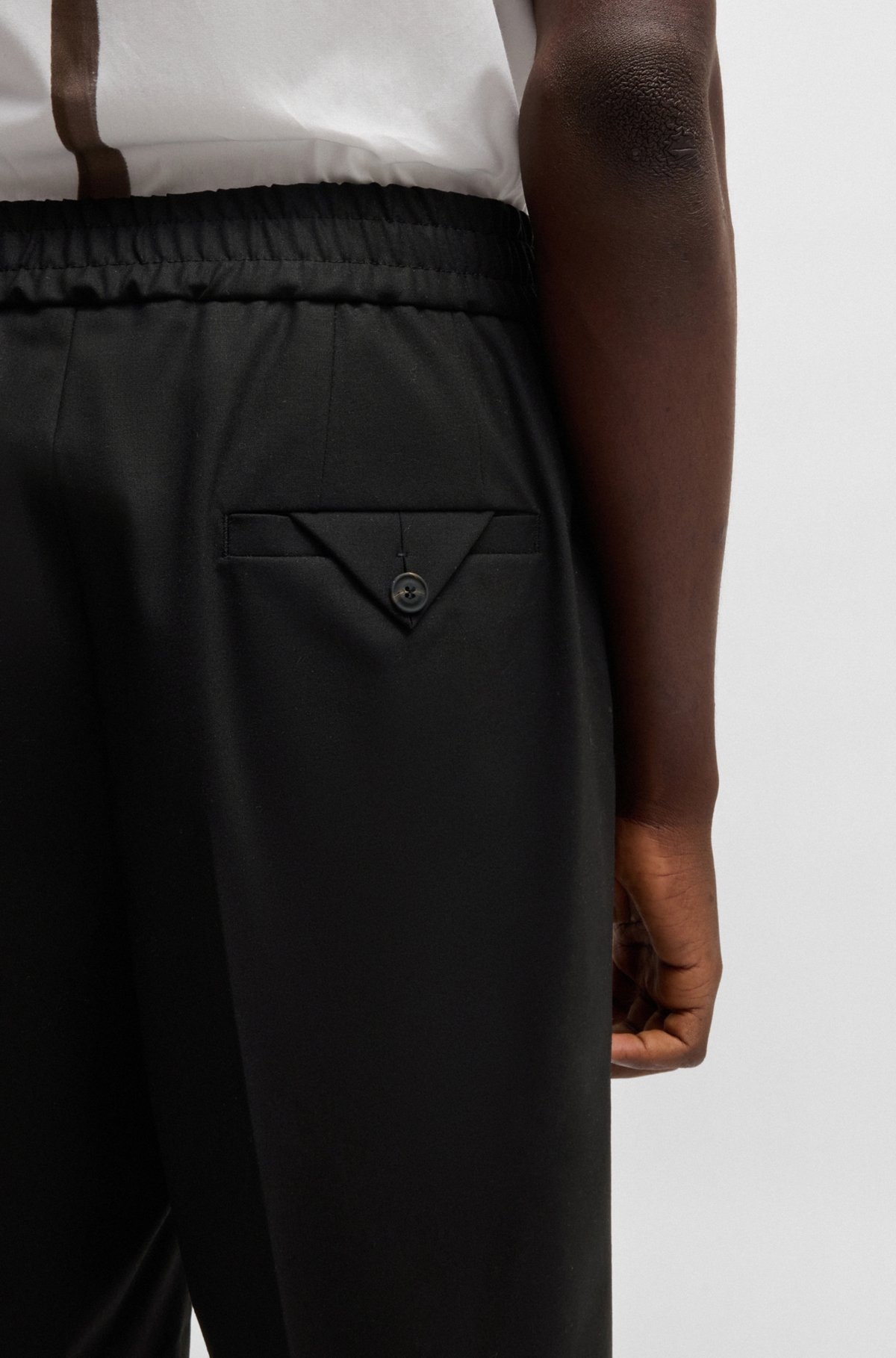 MODERN-FIT SHORTS IN A STRETCH-WOOL BLEND - 5