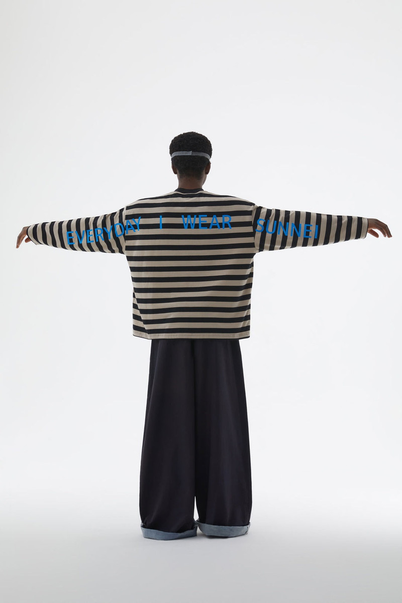 SUNNEI STRIPED 'EVERYDAY I WEAR SUNNEI' LONGSLEEVED T-SHIRT outlook