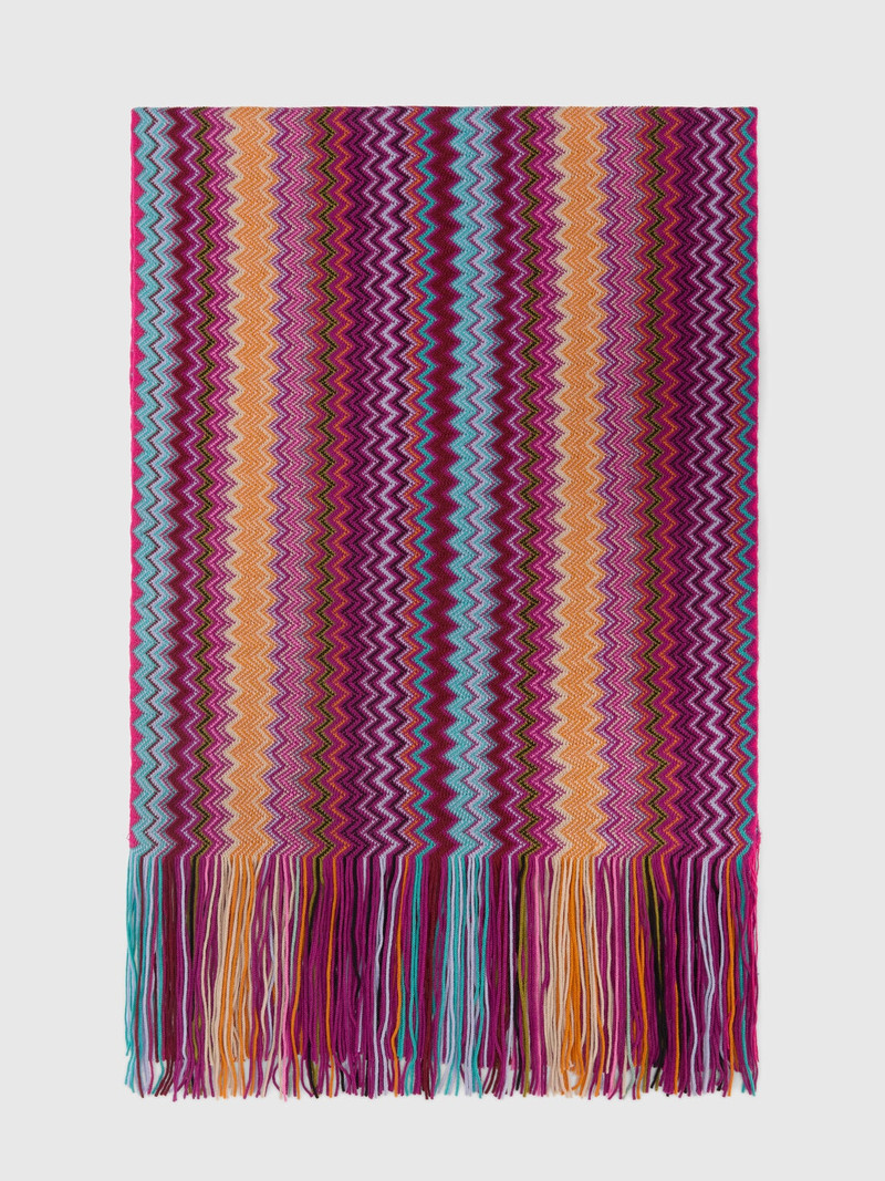 Scarf with zigzag pattern and fringes 1