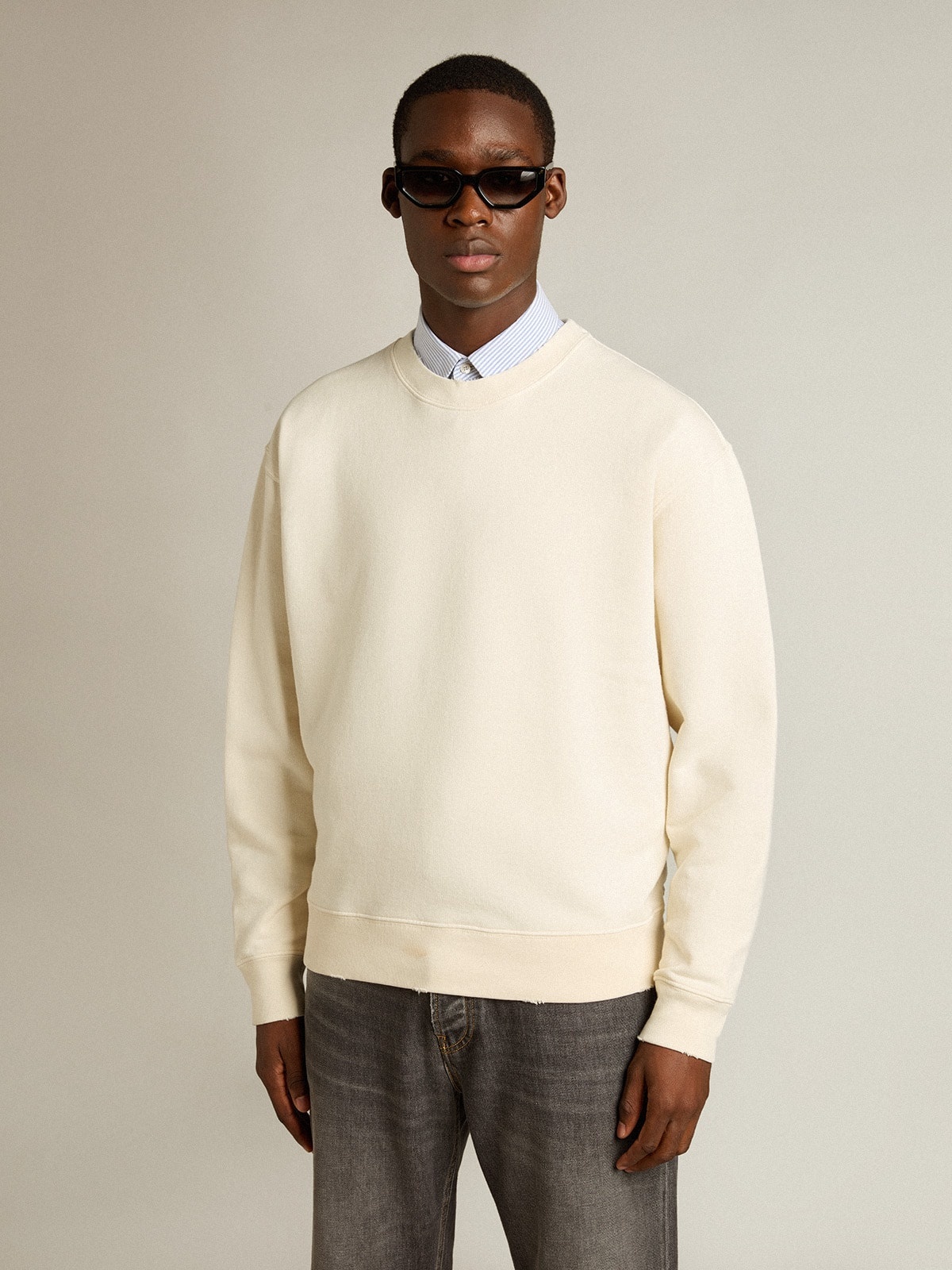 Sweatshirt in aged white with reverse logo on the back - Asian fit - 2