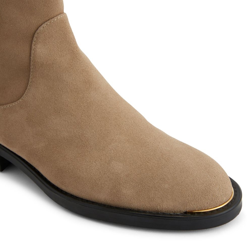 Nelle Boot - 5