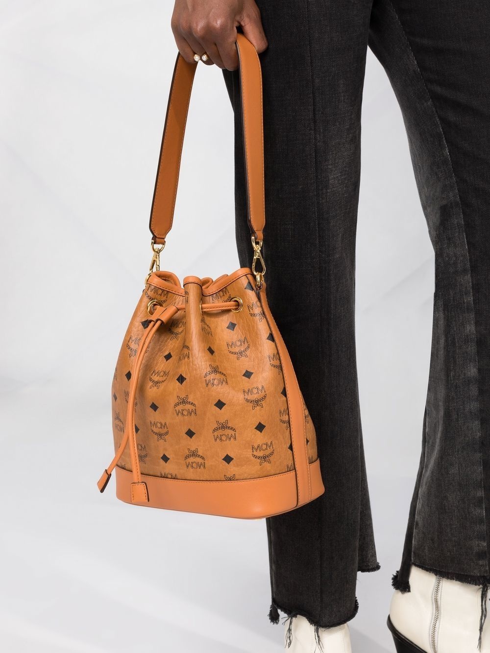 Medium Dessau bucket bag - 3