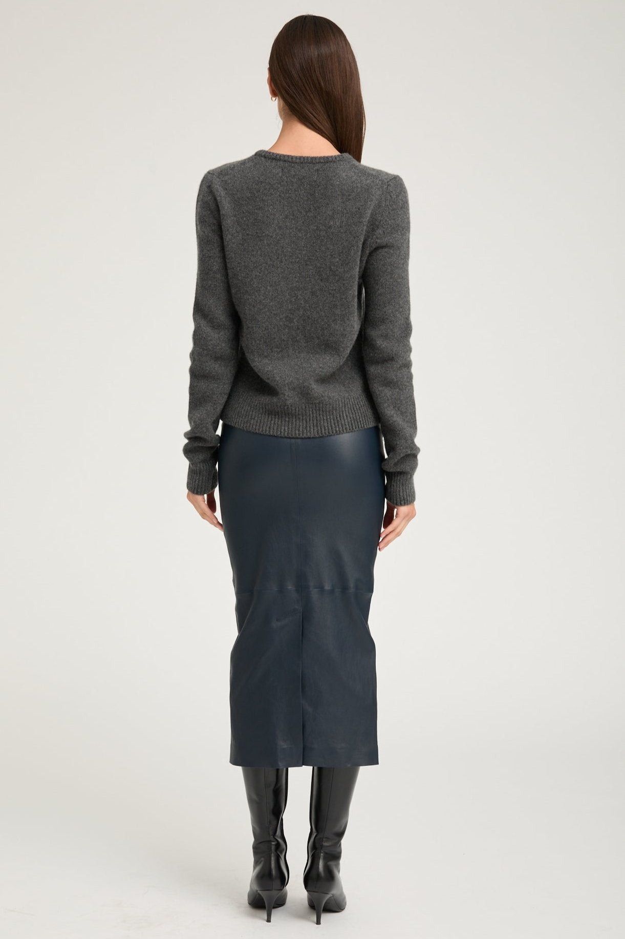 CHARCOAL CASHMERE HEAVY V-NECK SWEATER - 4